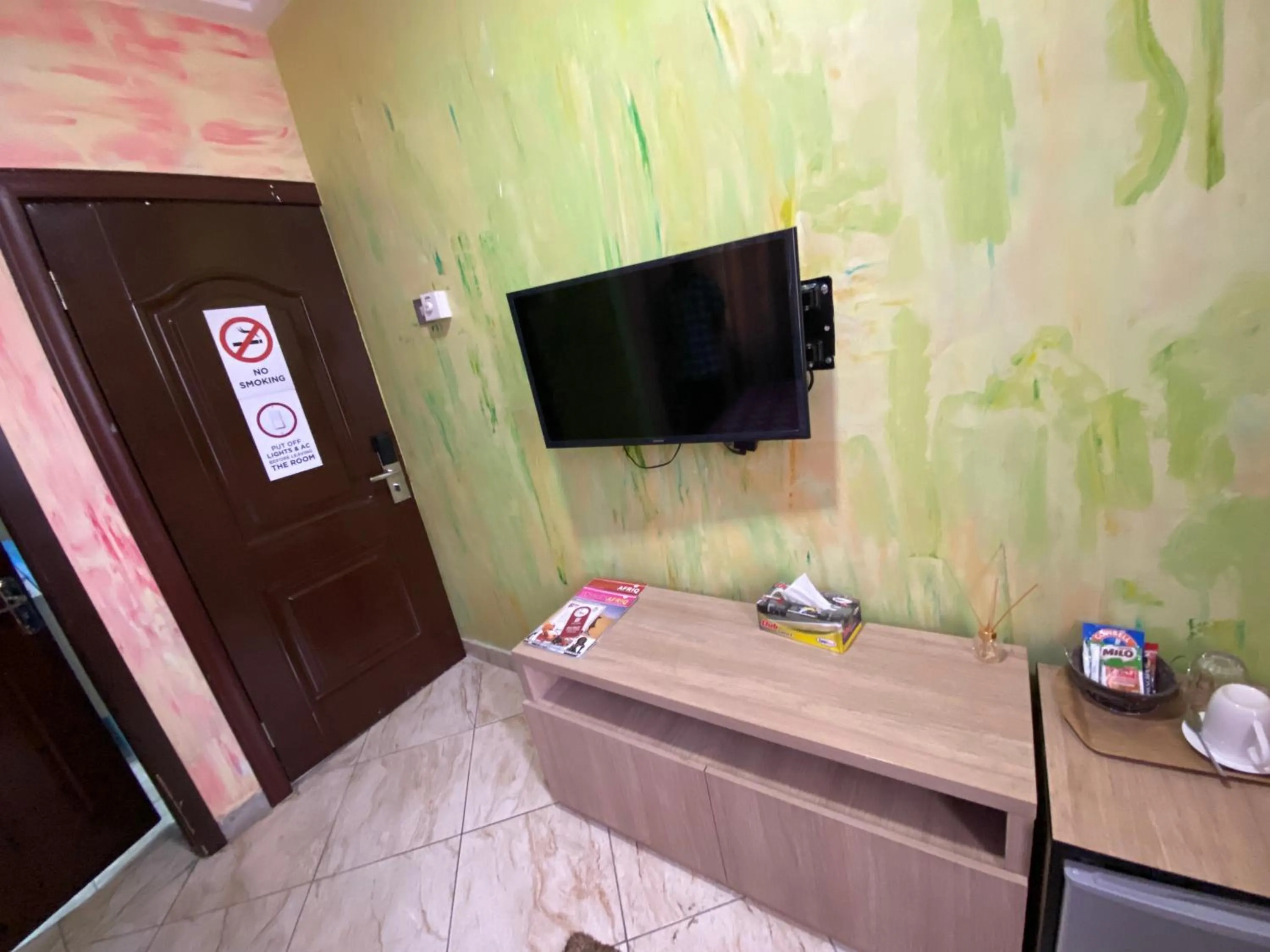 TV and multimedia in Bays Lodge, Accra