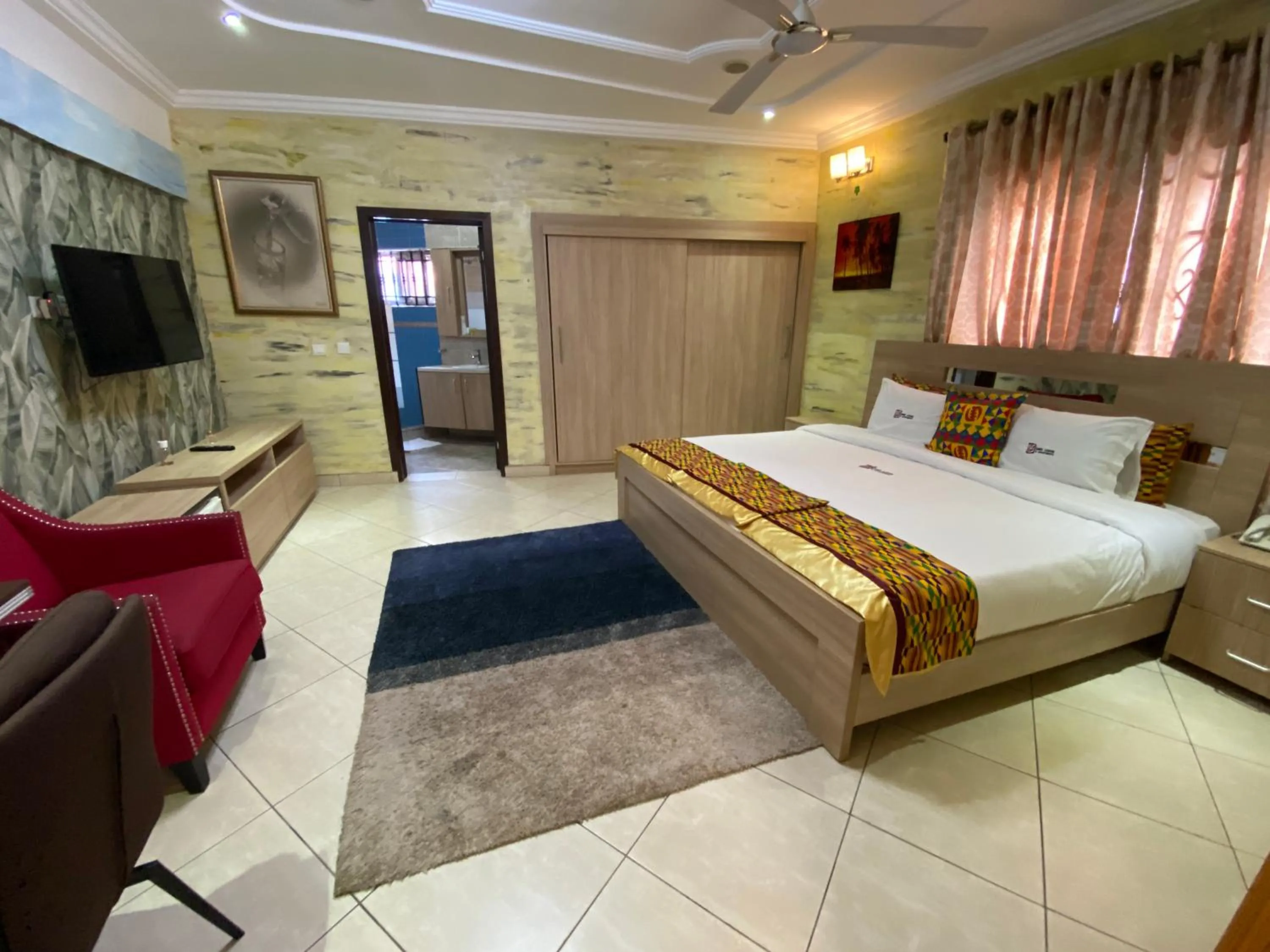 Photo of the whole room, Bed in Bays Lodge, Accra
