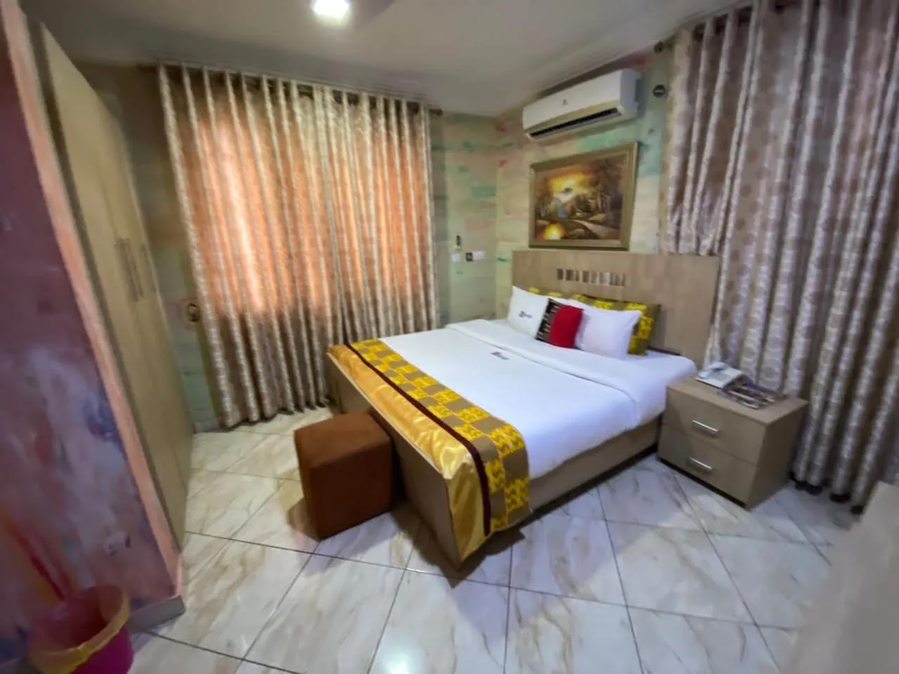Bedroom, Bed in Bays Lodge, Accra
