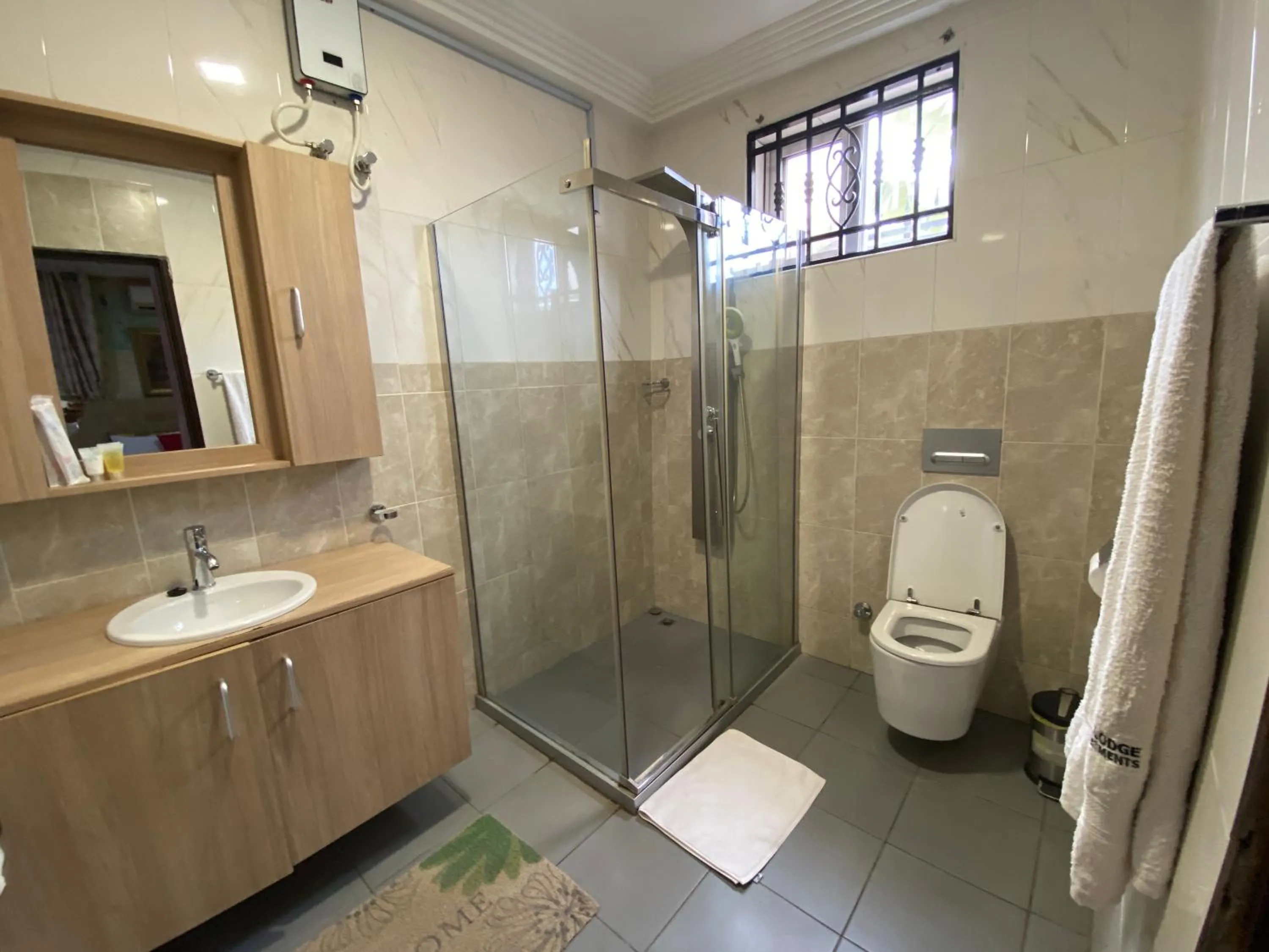 Bathroom in Bays Lodge, Accra