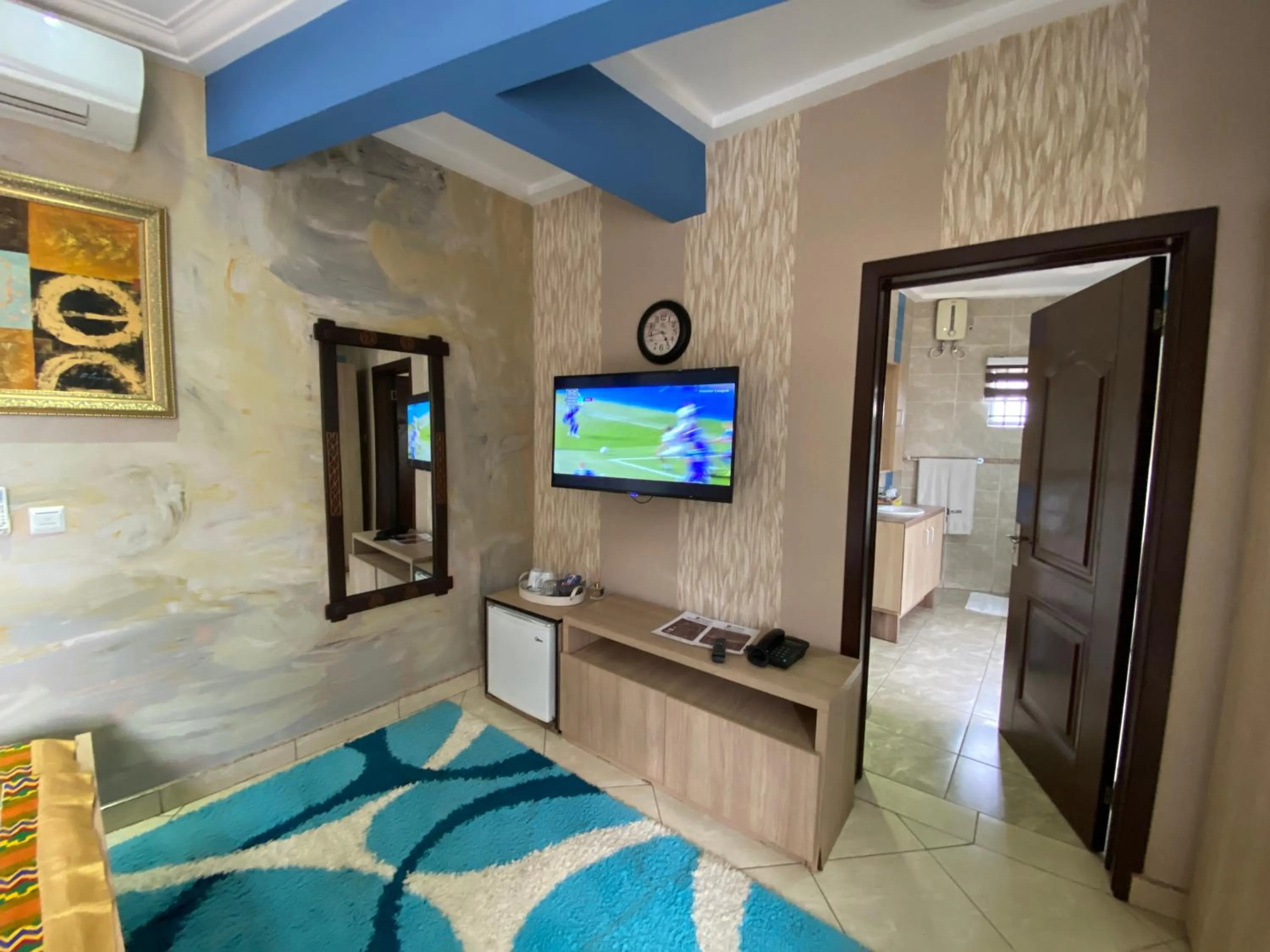 TV and multimedia in Bays Lodge, Accra