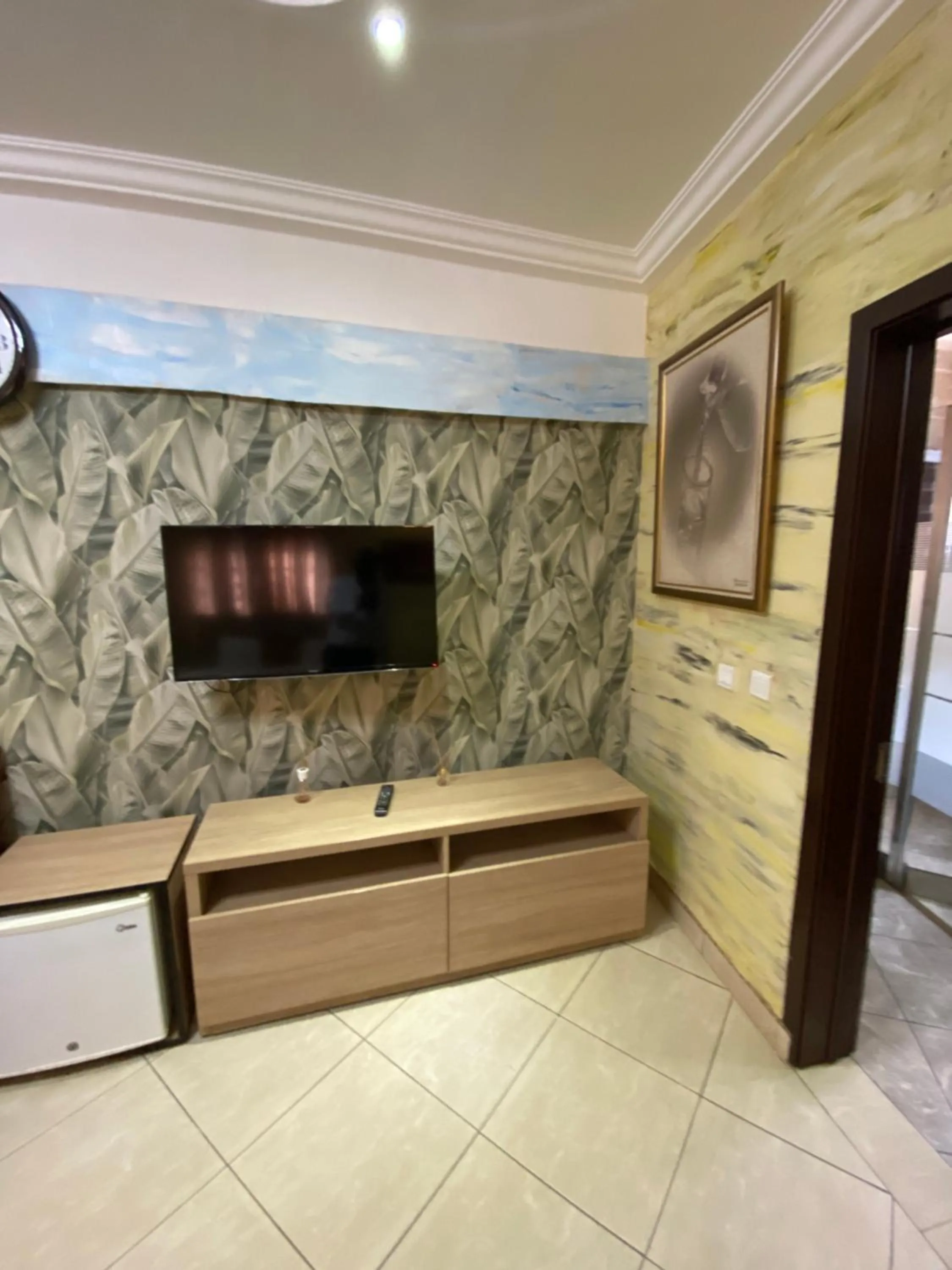 TV and multimedia in Bays Lodge, Accra