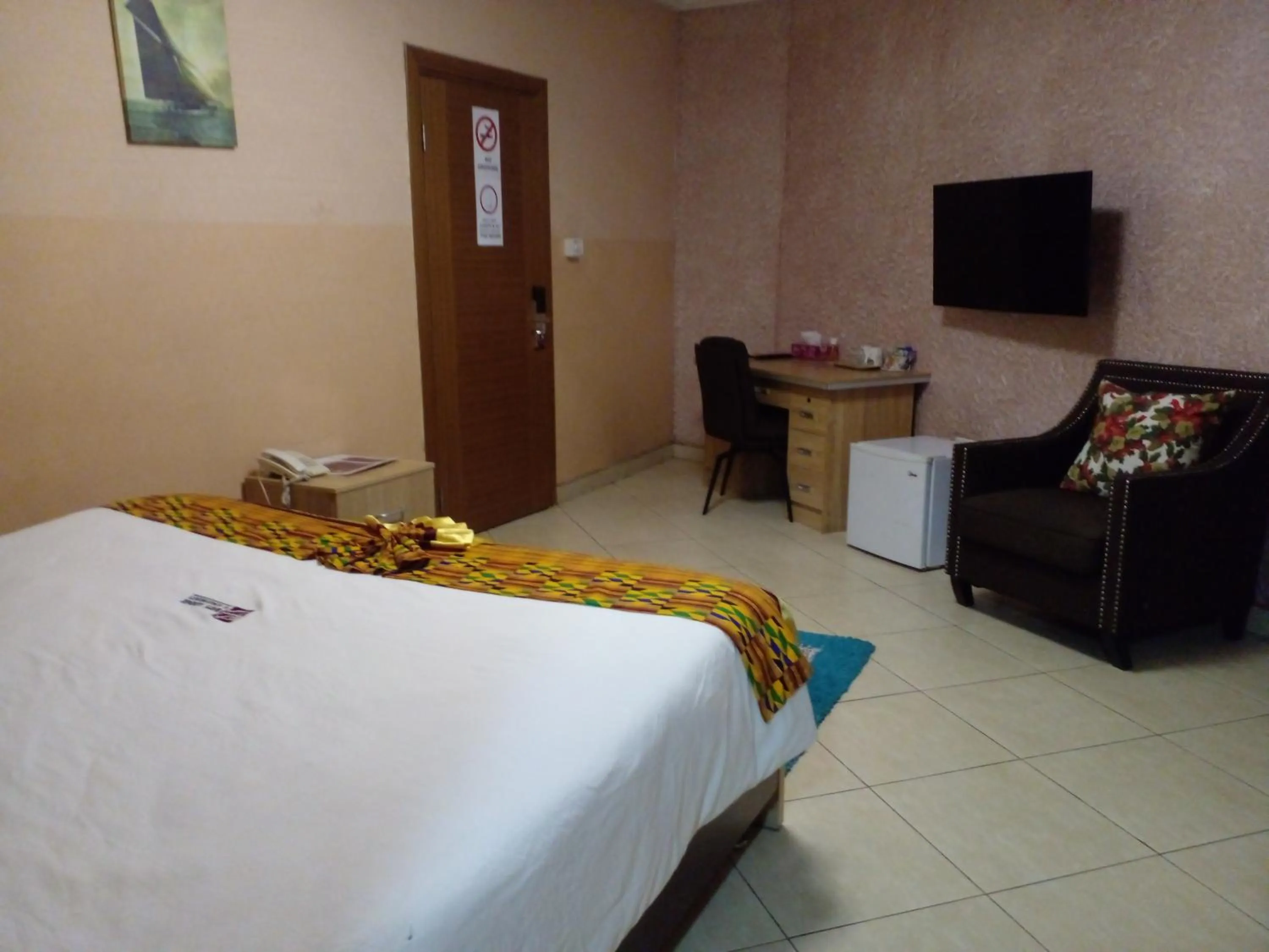 Bedroom, Bed in Bays Lodge, Accra