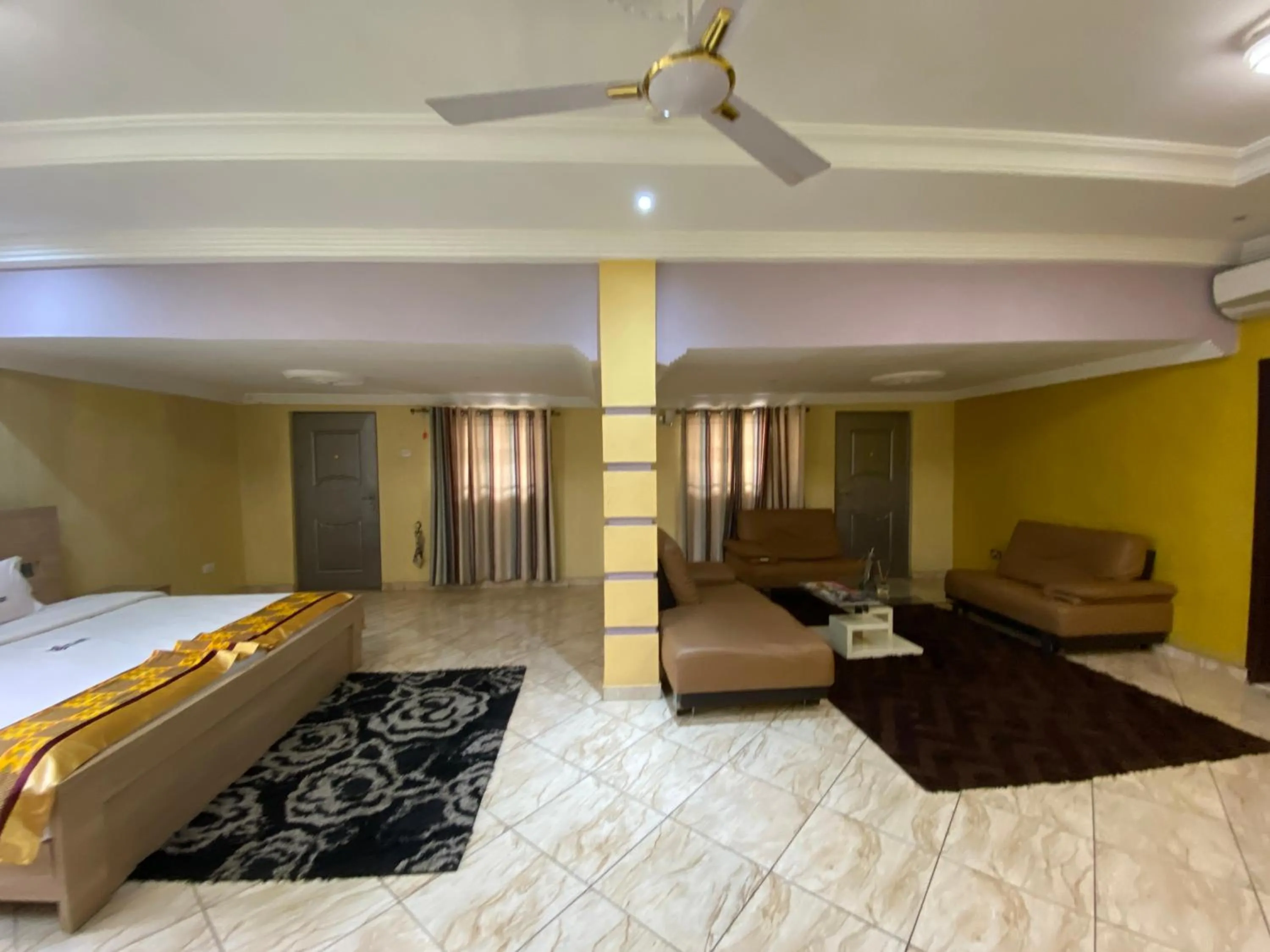 Photo of the whole room, Bed in Bays Lodge, Accra