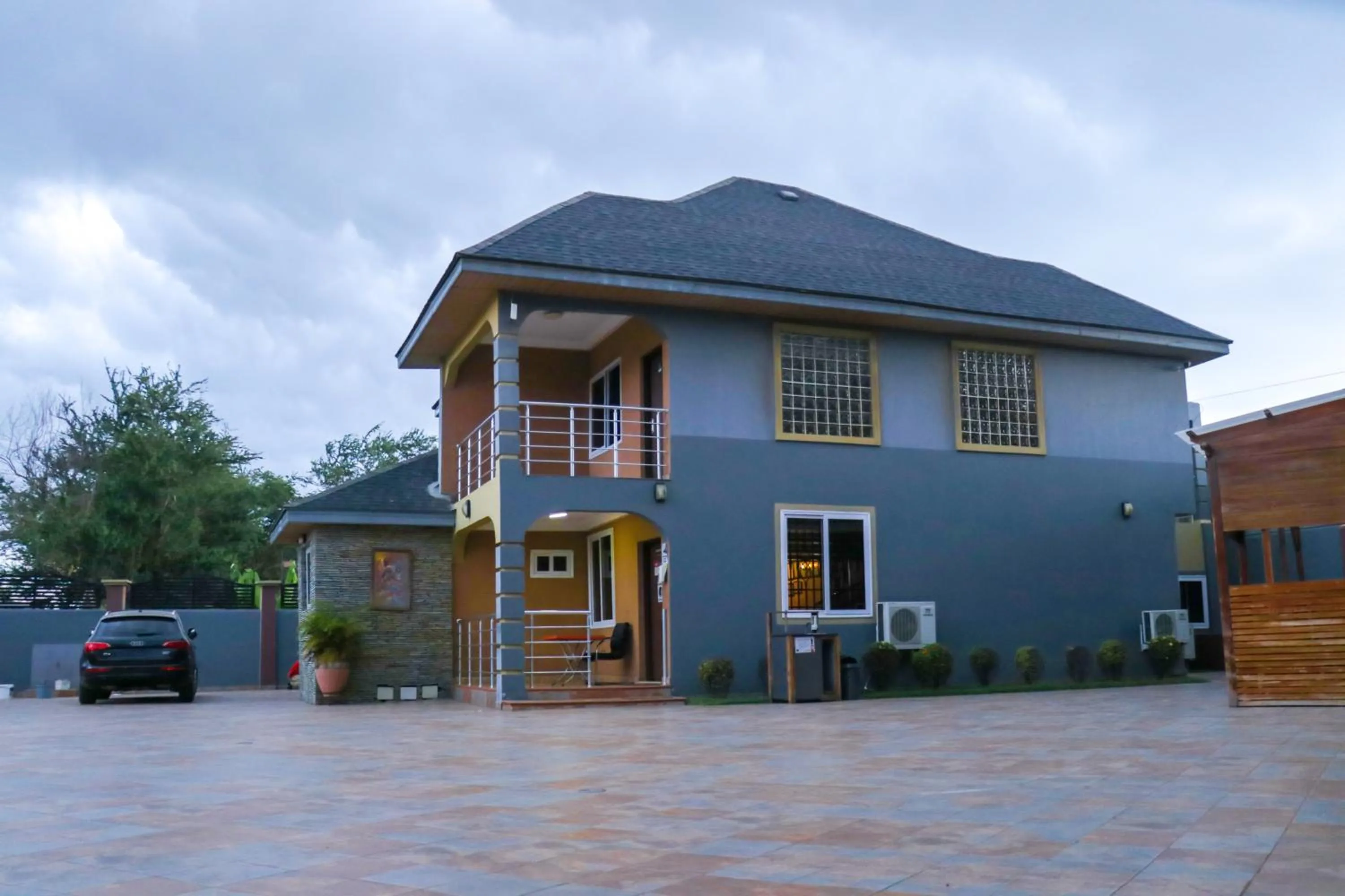 Property building in Bays Lodge, Accra