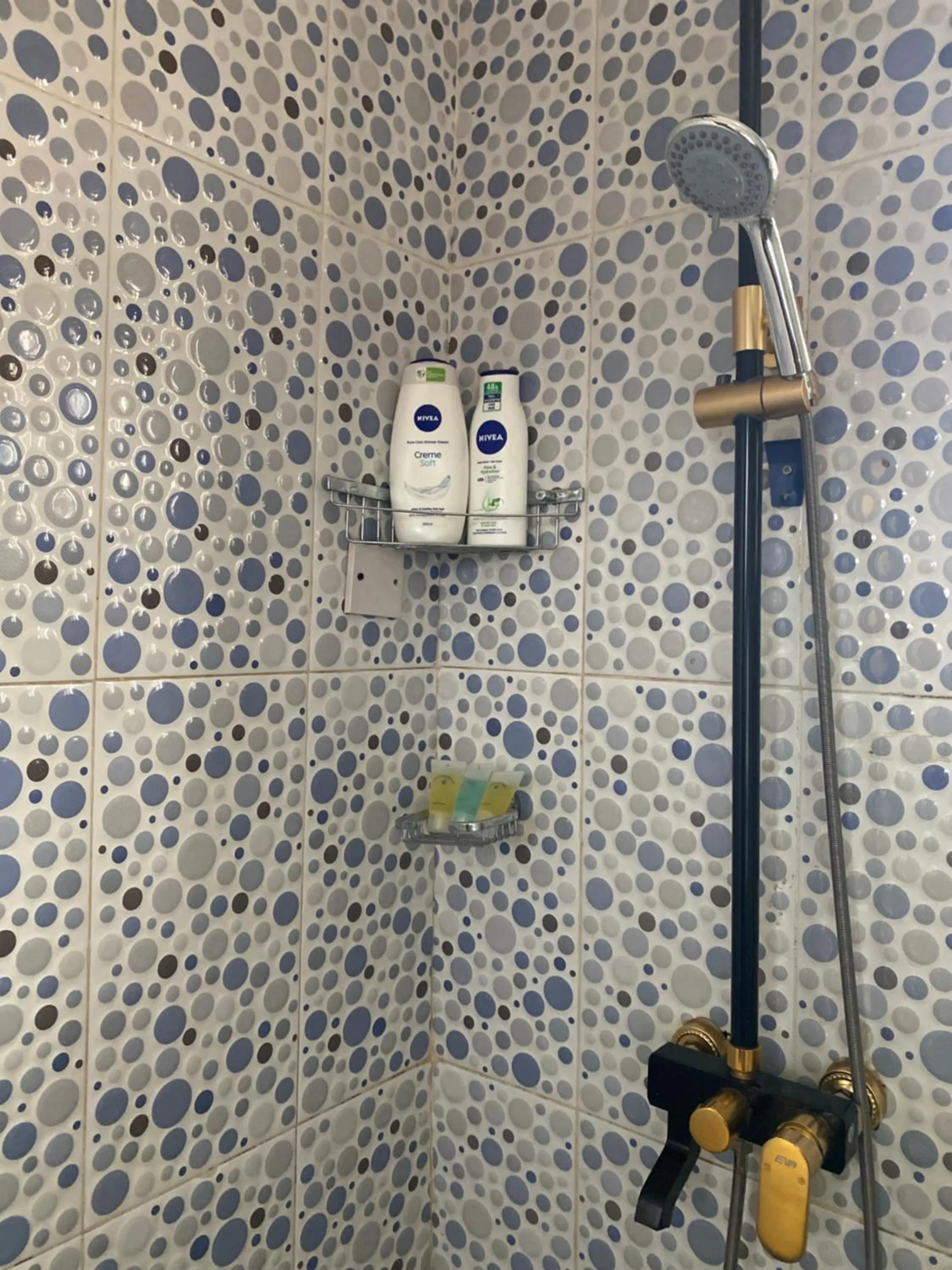 Bathroom in Bays Lodge, Accra