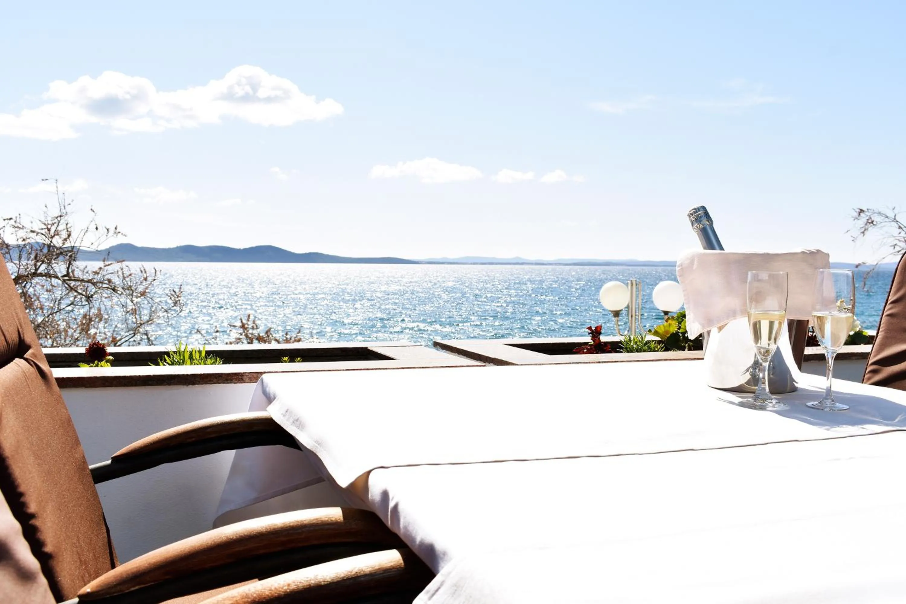 Restaurant/places to eat in Villa Nico