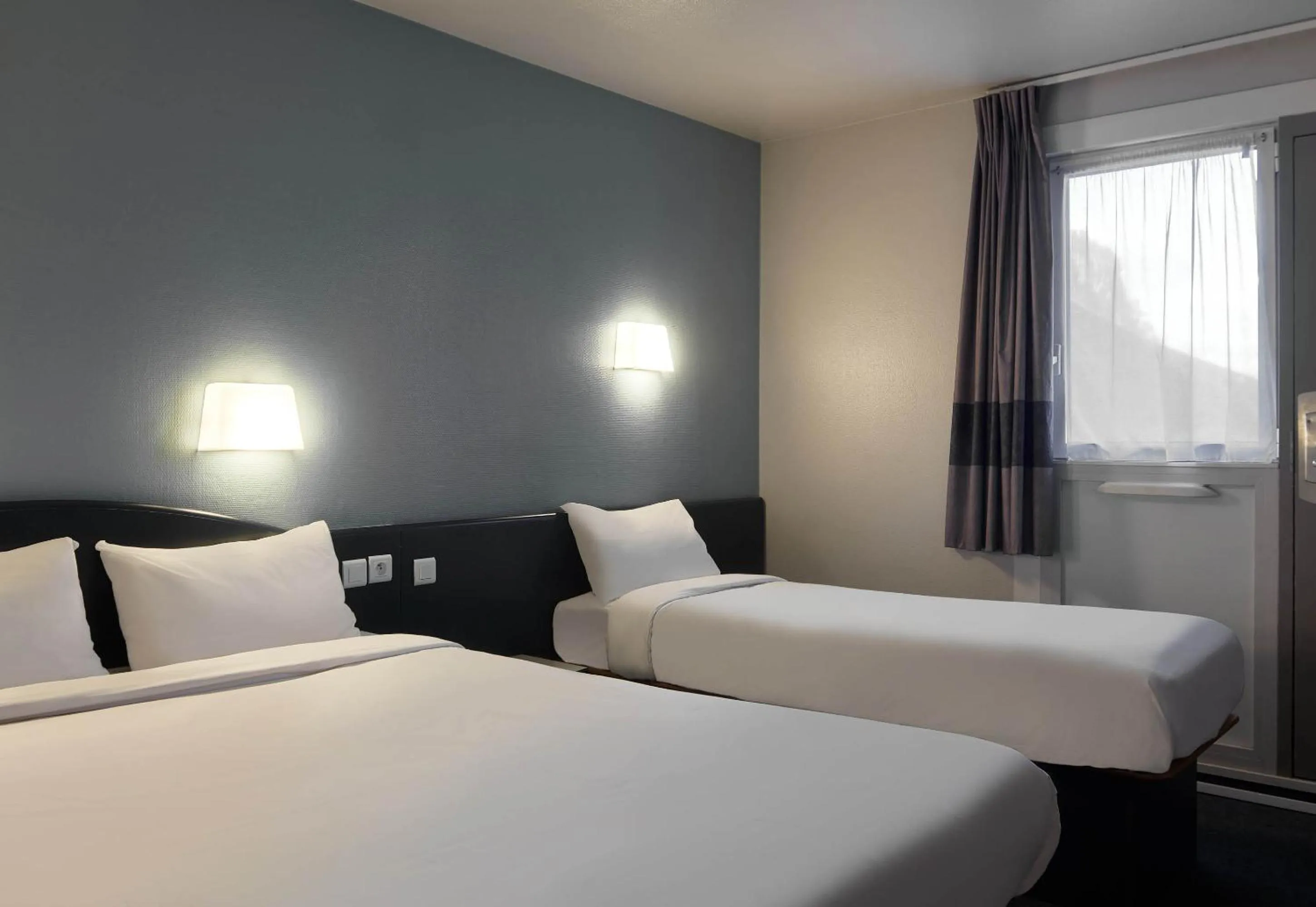 Photo of the whole room, Bed in B&B HOTEL Saclay