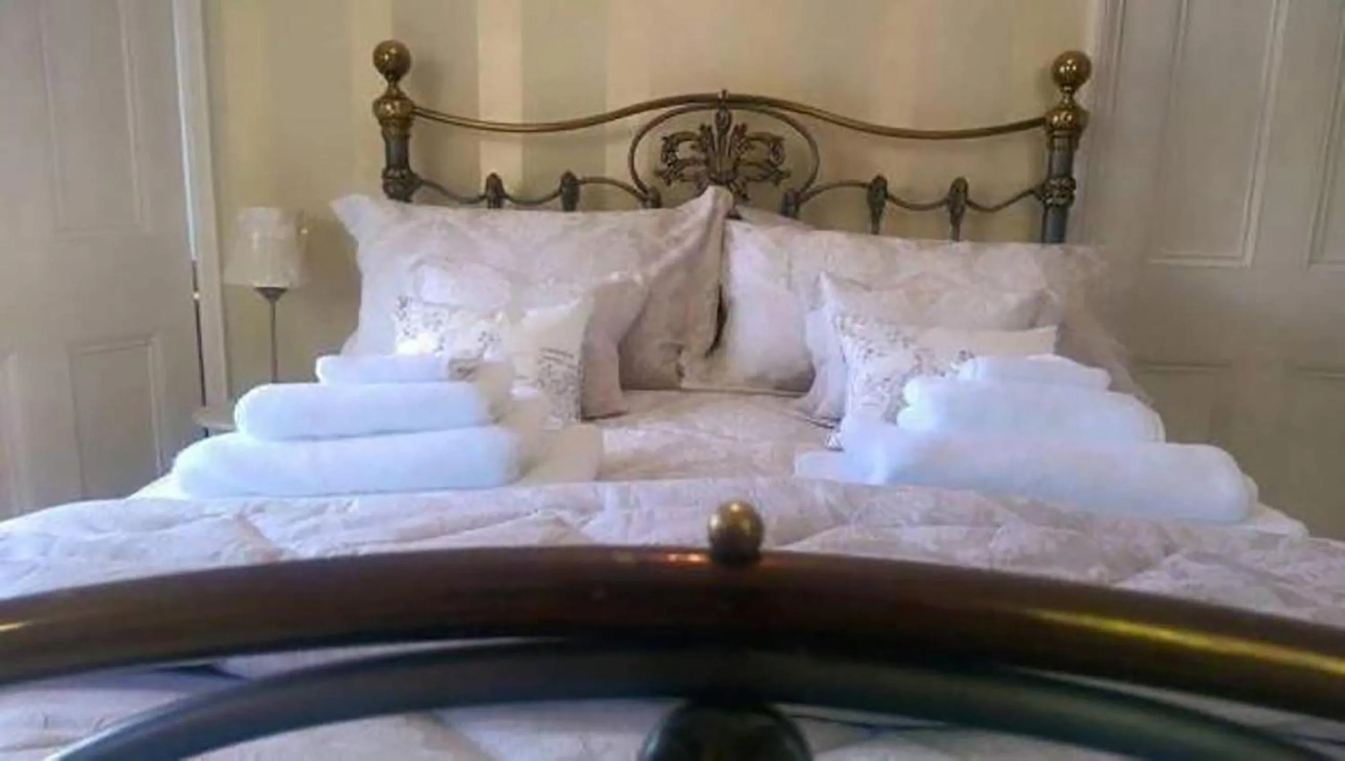 Bedroom, Bed in Heritage View Guest House