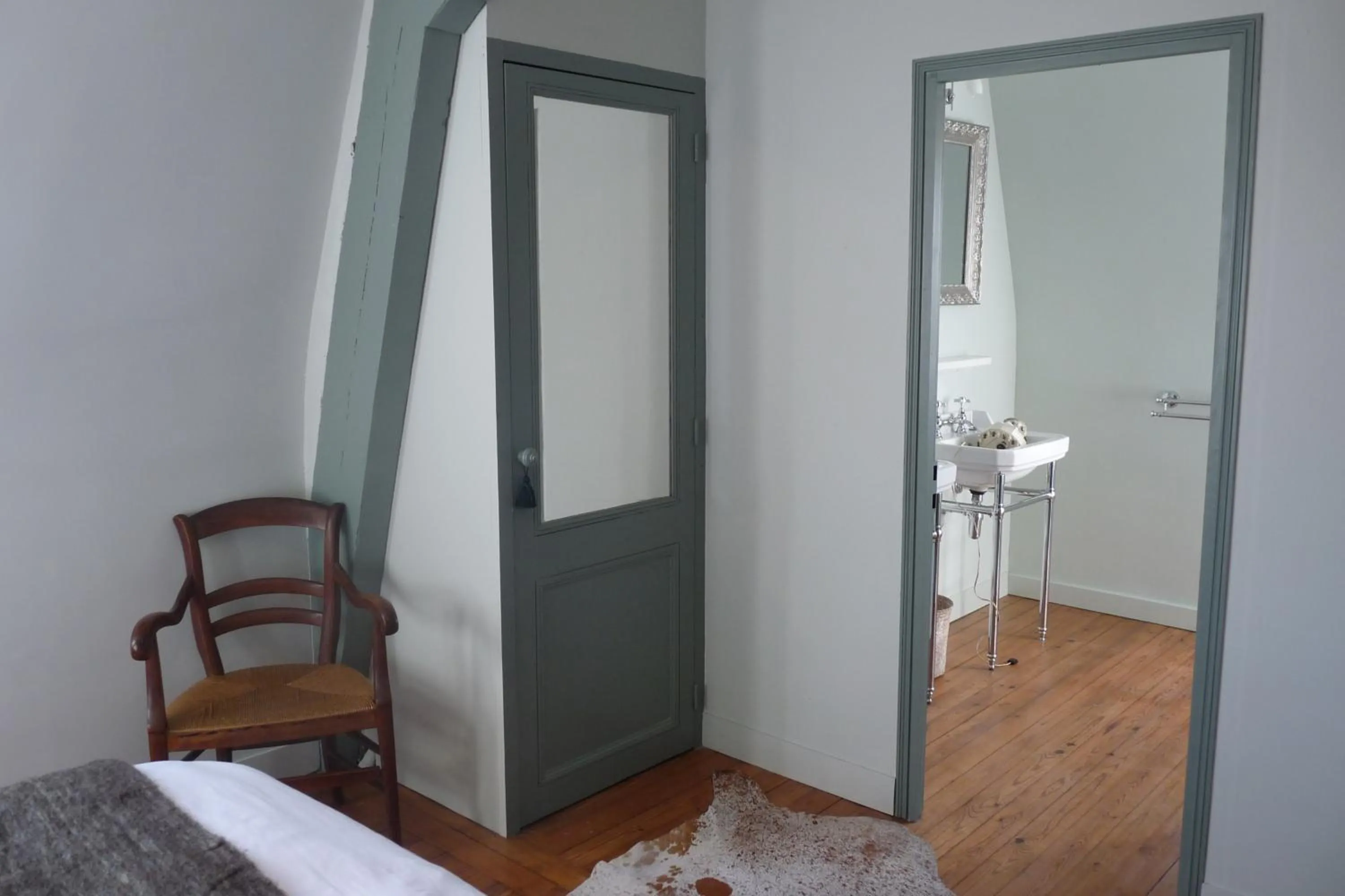 Photo of the whole room, Bed in Castel De La Terrasse