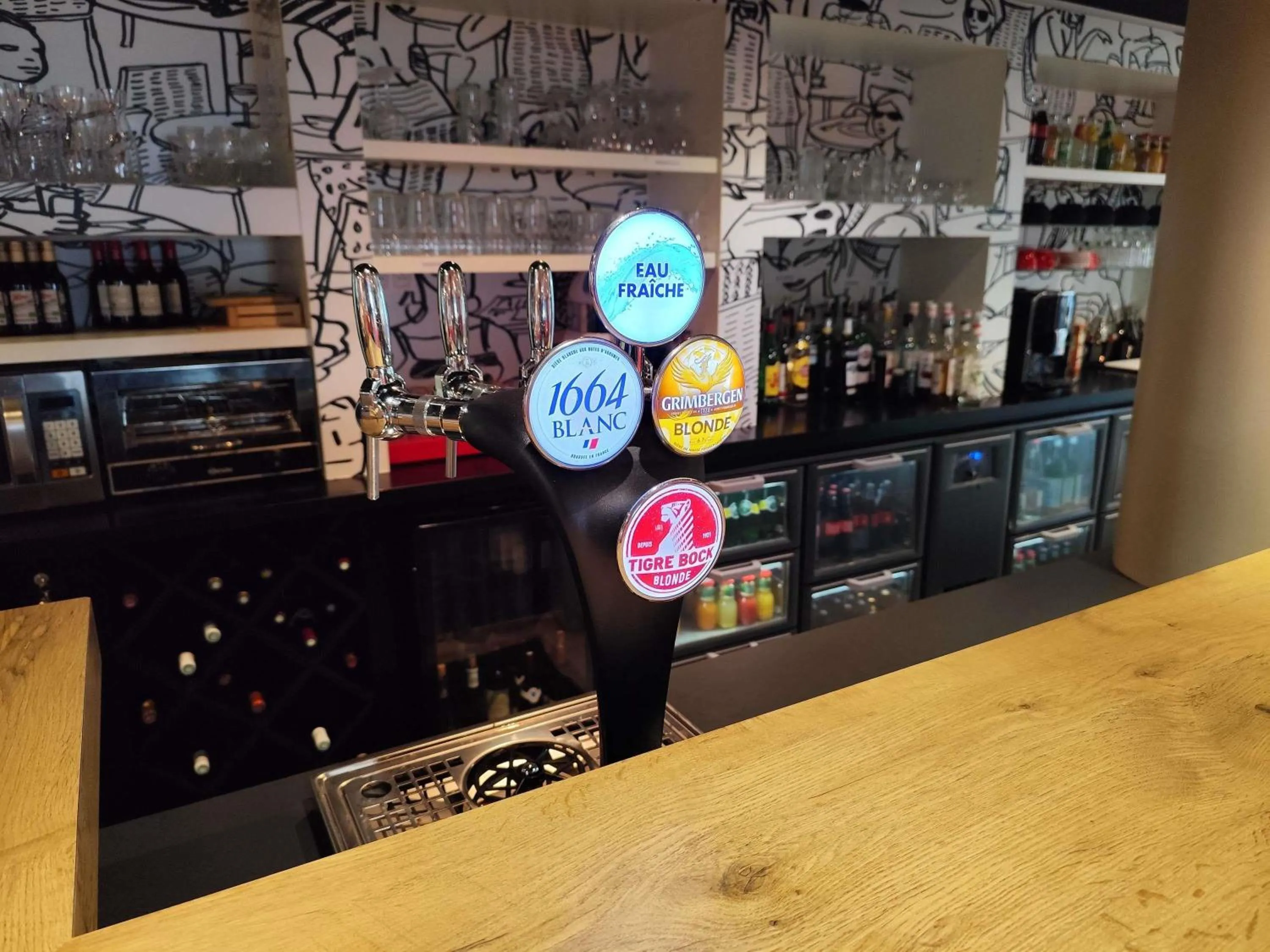 Lounge or bar in ibis Le Havre Centre