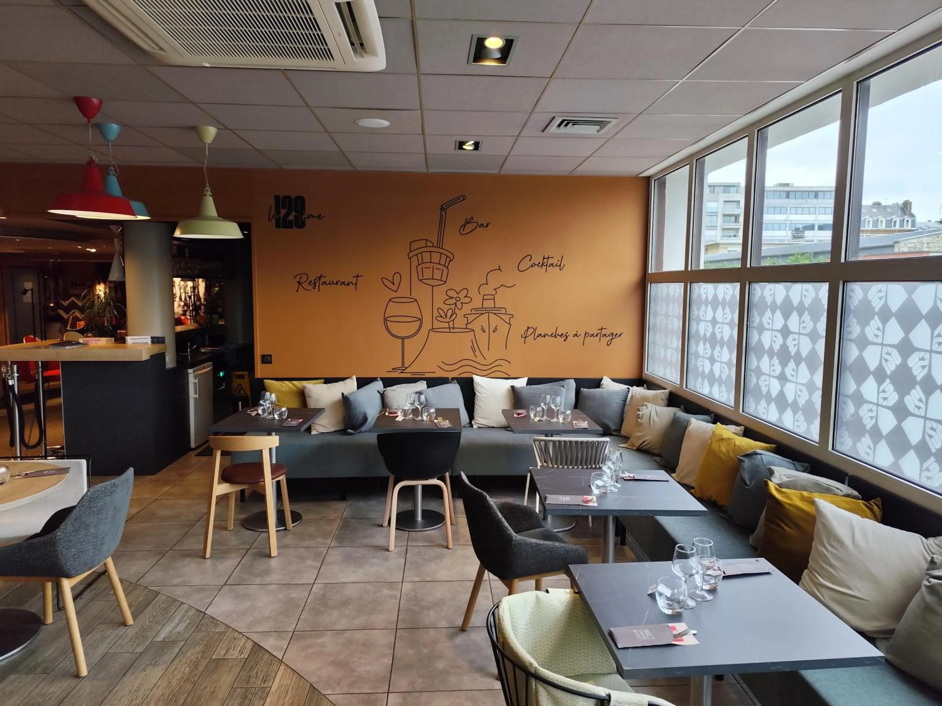 Restaurant/places to eat in ibis Le Havre Centre