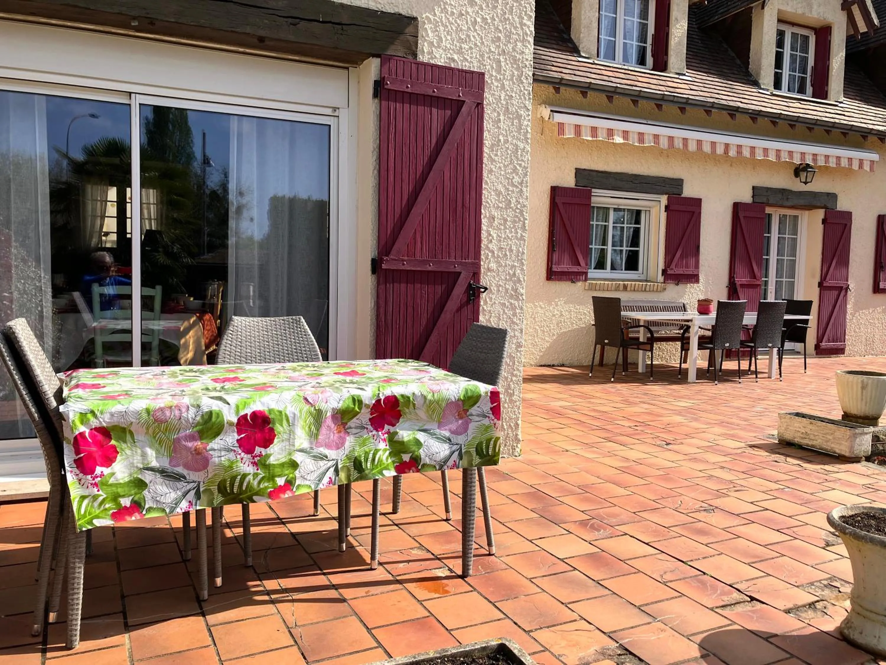 Patio in La Noisetiere