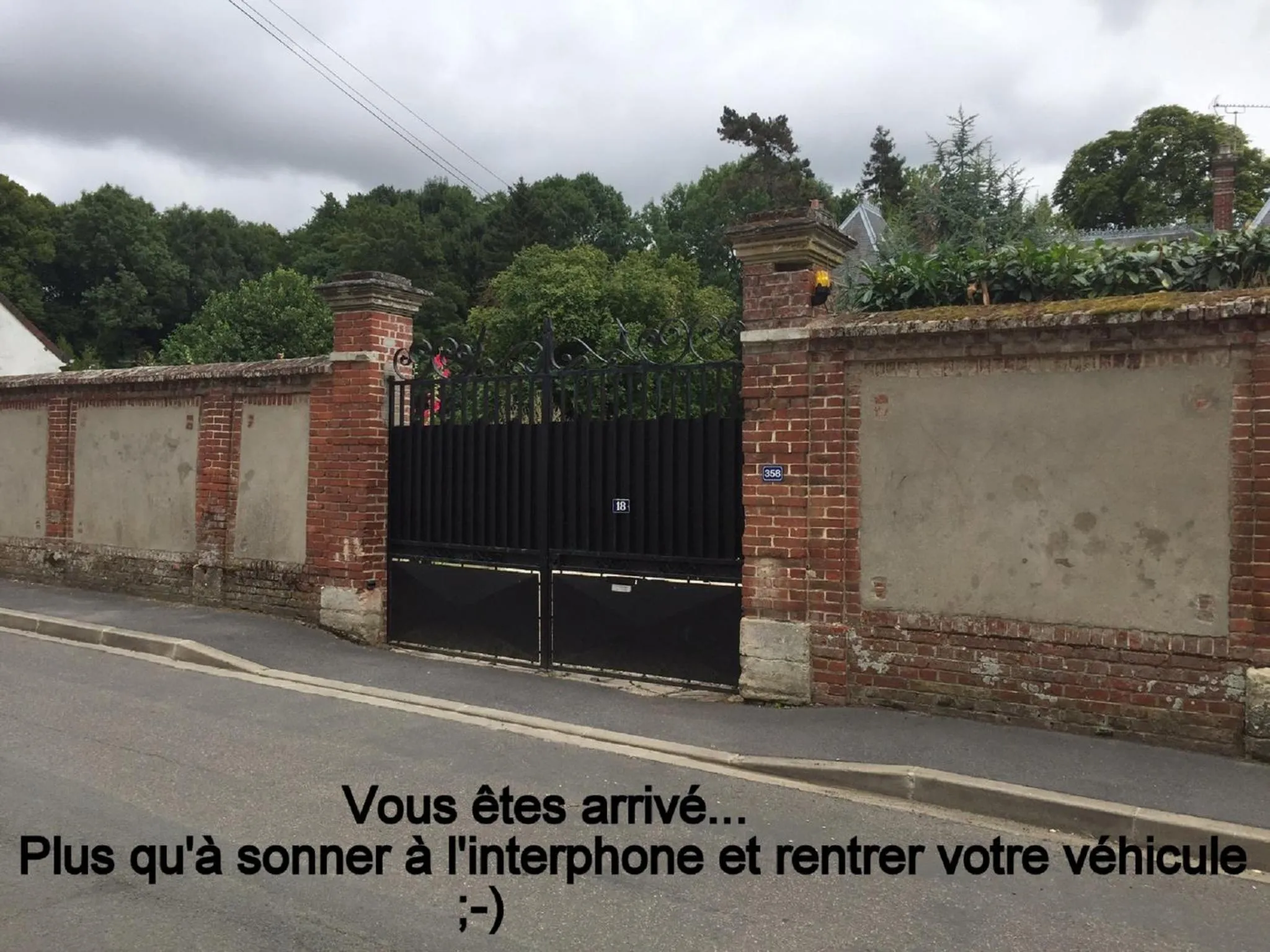 Property logo or sign in Le Beauvaisis