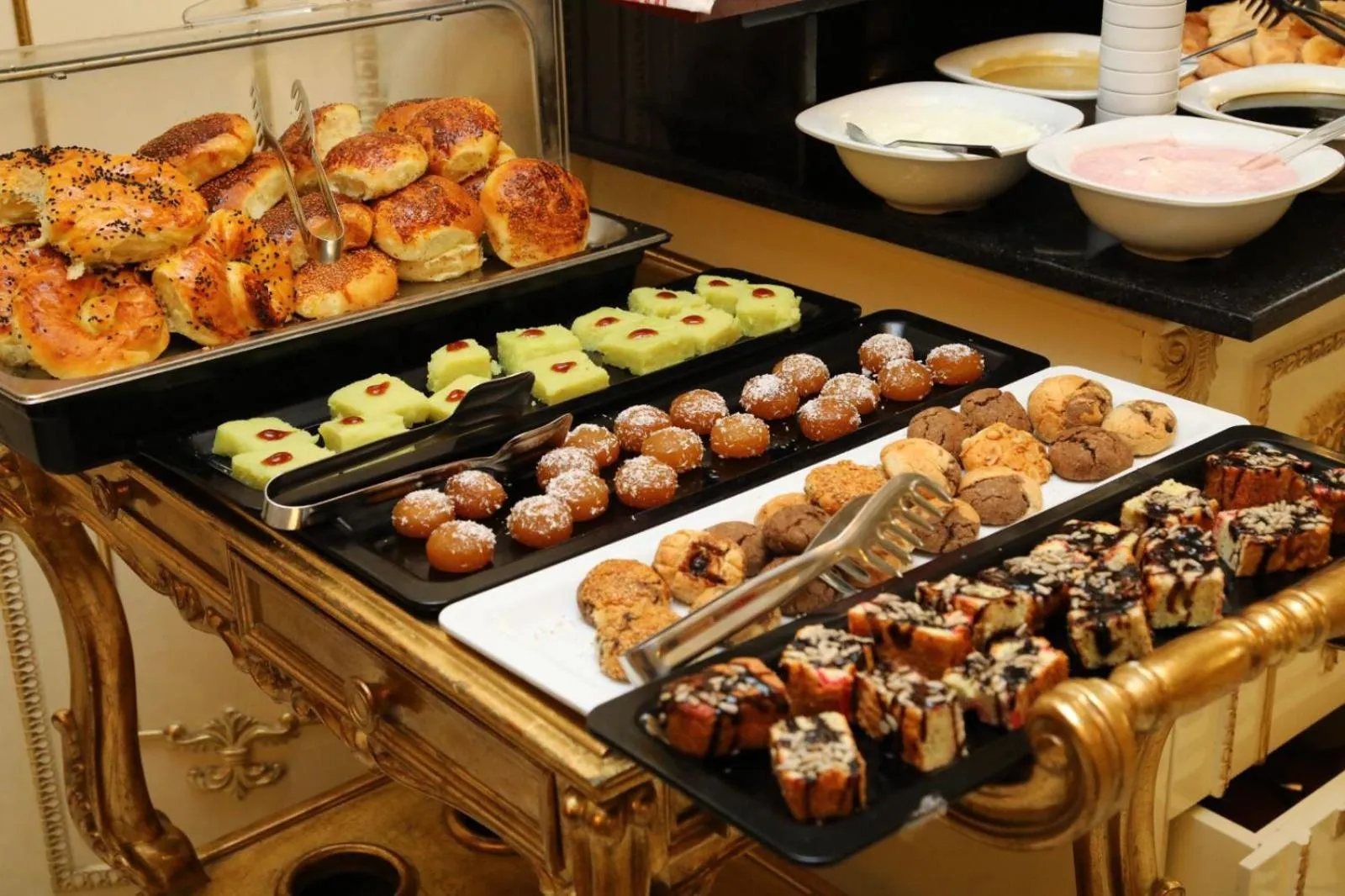 Buffet breakfast in İstasyon Hotel