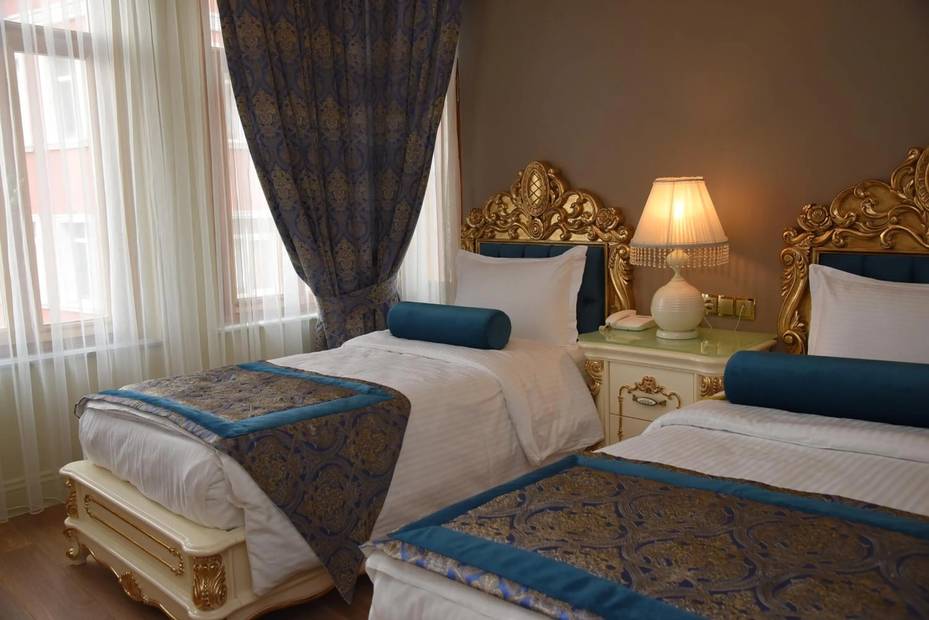 Photo of the whole room, Bed in İstasyon Hotel