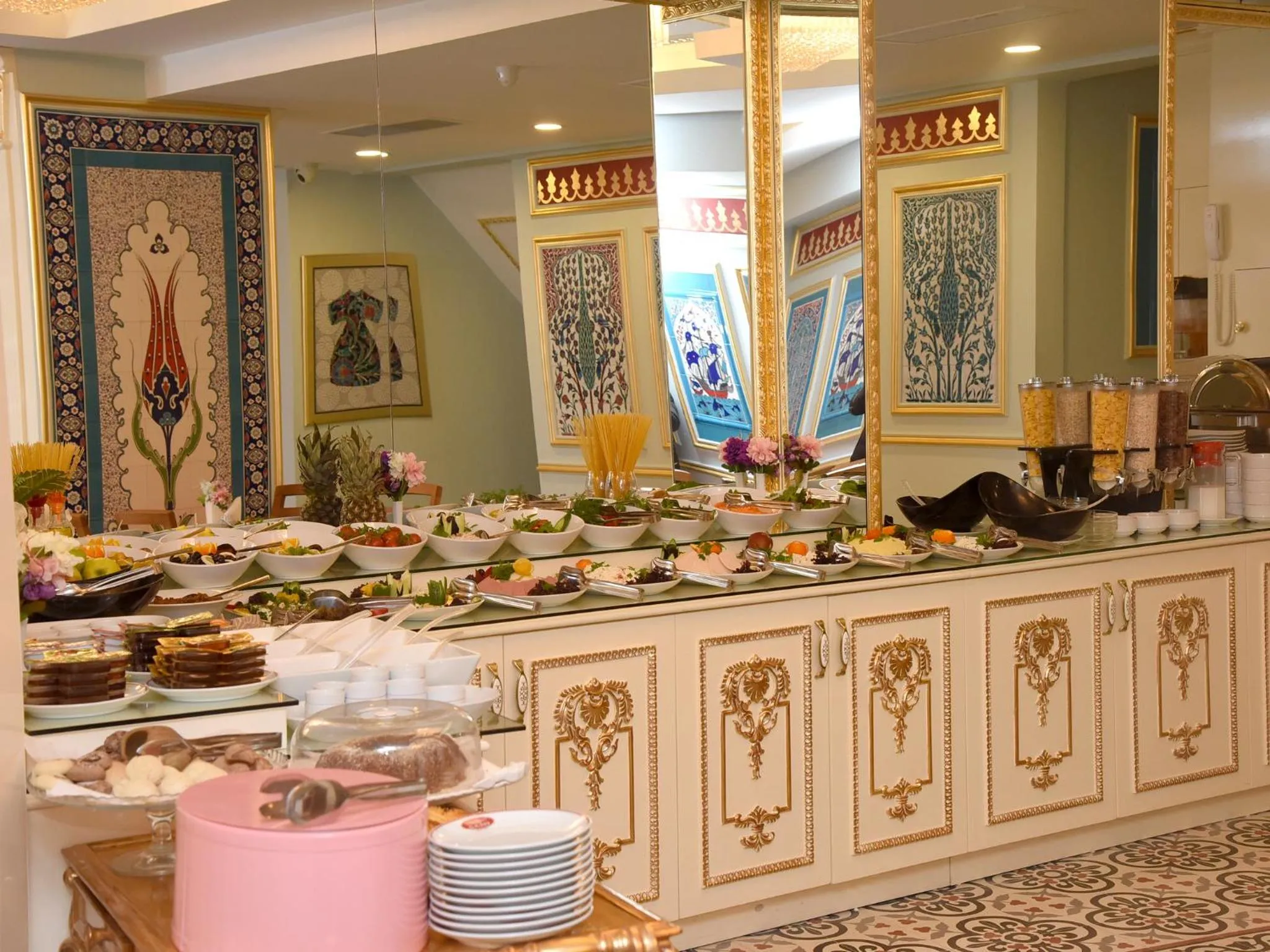 Restaurant/places to eat in İstasyon Hotel