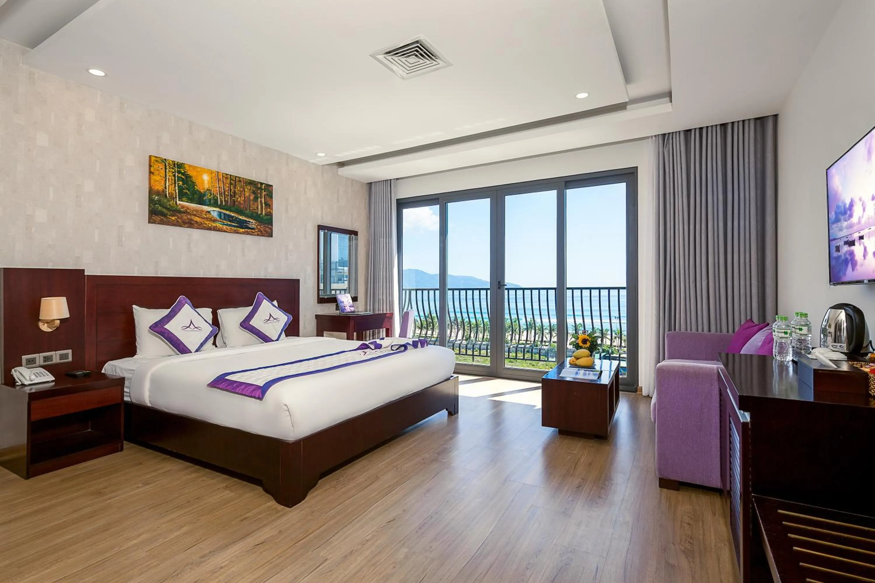 Spring, Bed in Alani Sea View Hotel