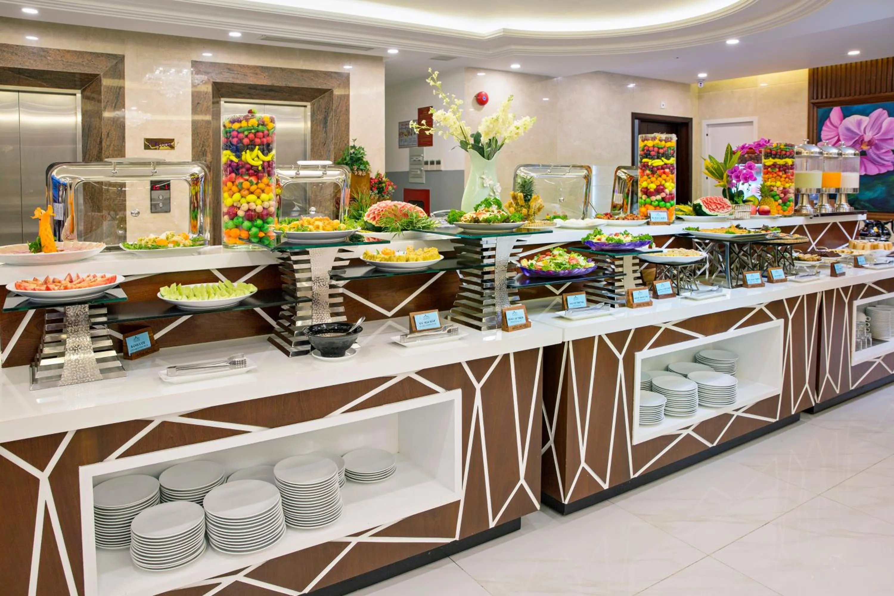 Restaurant/places to eat in Alani Sea View Hotel