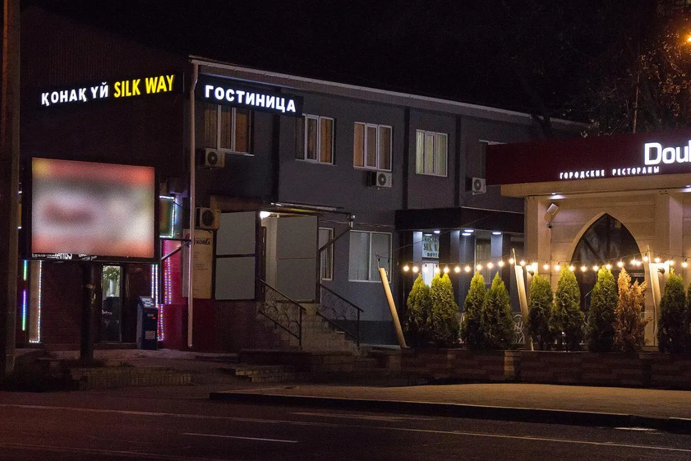 Facade/entrance in Silk Way