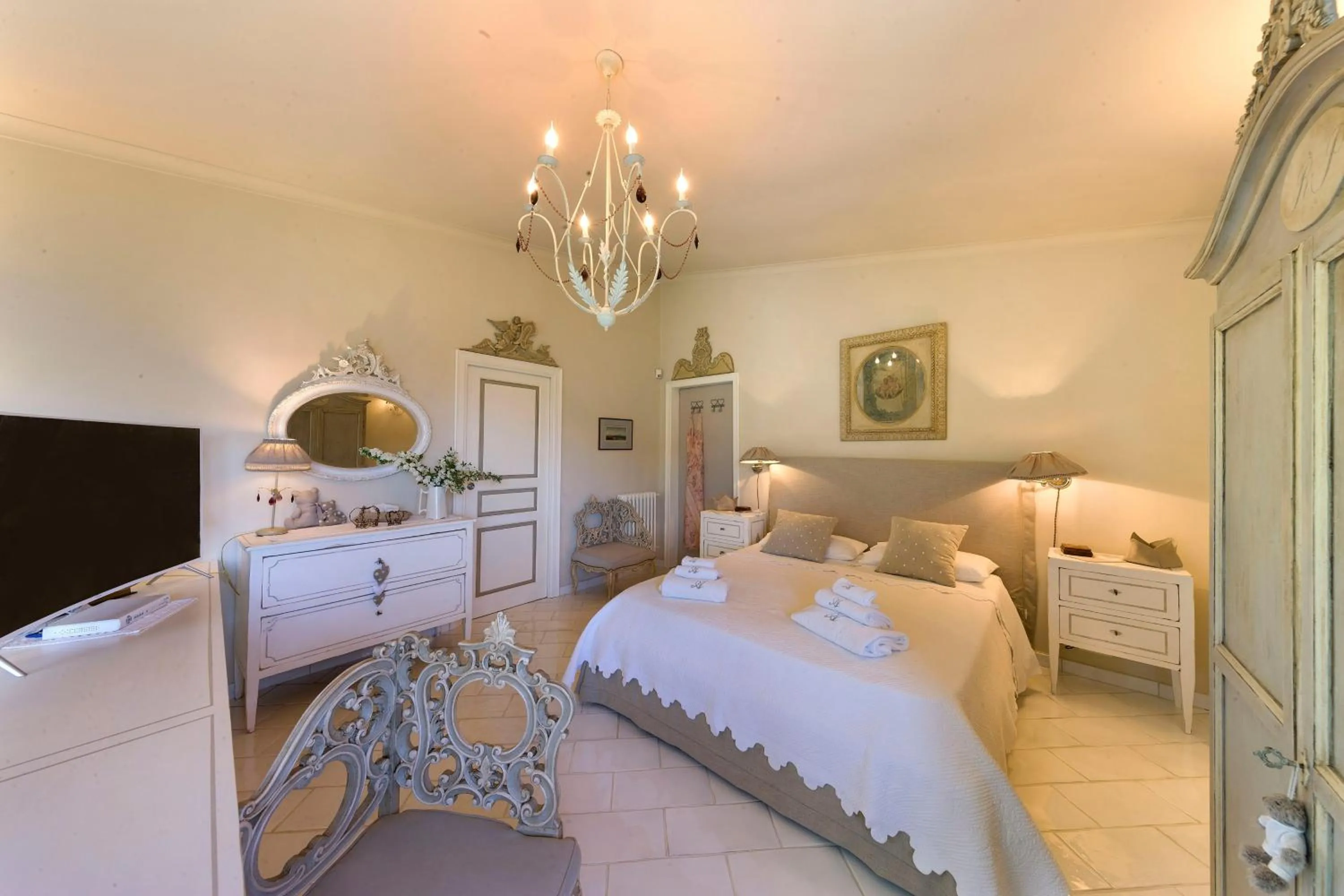 Bedroom, Bed in Villa Annabelle