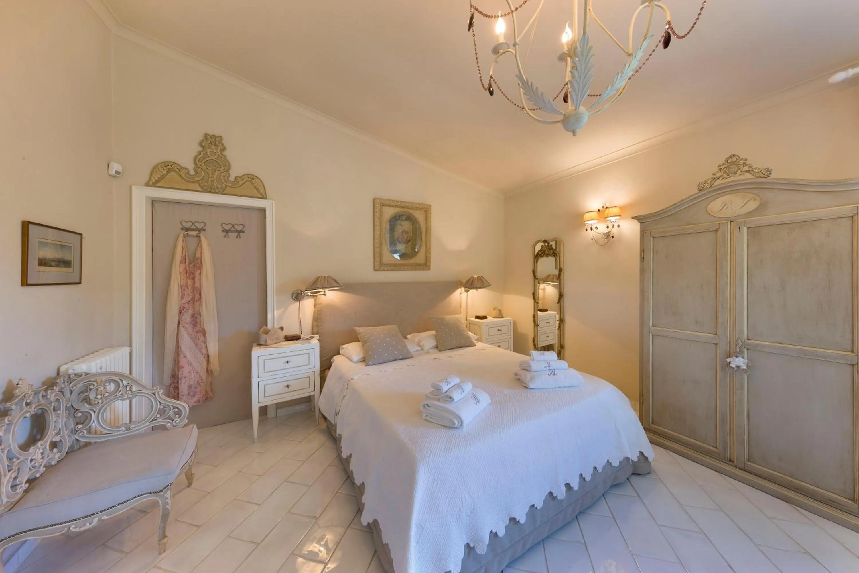 Photo of the whole room, Bed in Villa Annabelle