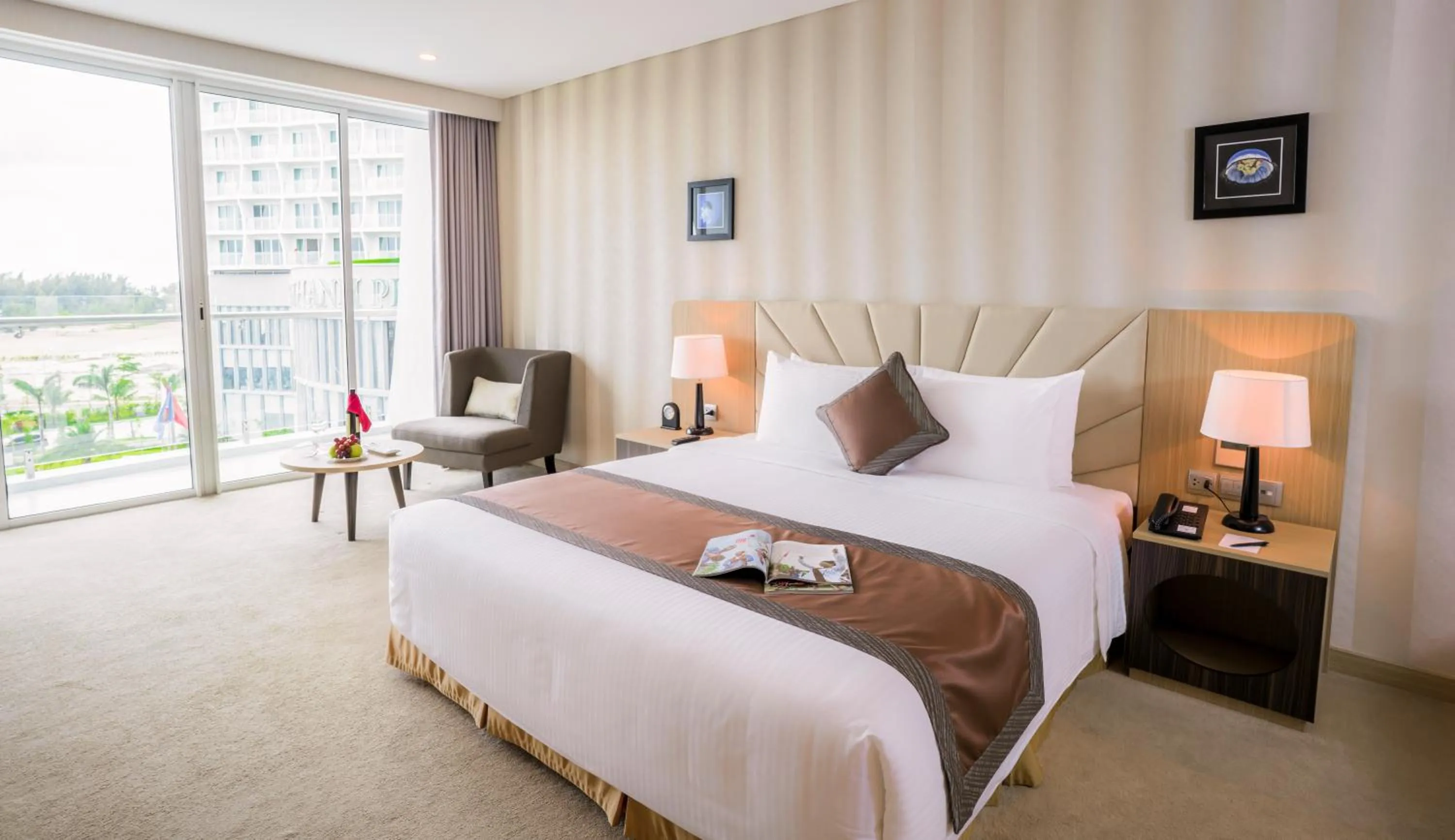 Bedroom, Bed in Muong Thanh Luxury Phu Quoc Hotel