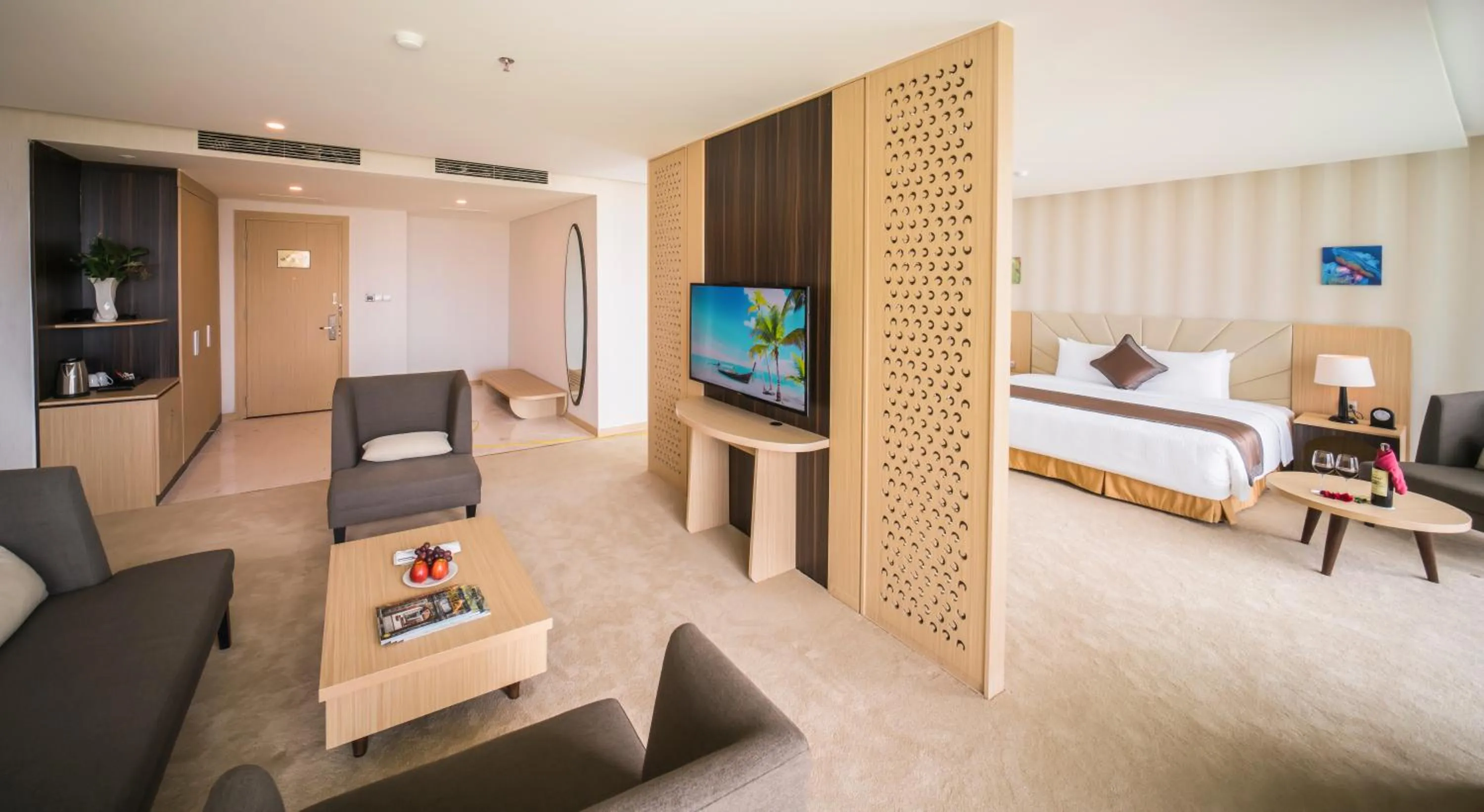 Photo of the whole room, Bed in Muong Thanh Luxury Phu Quoc Hotel