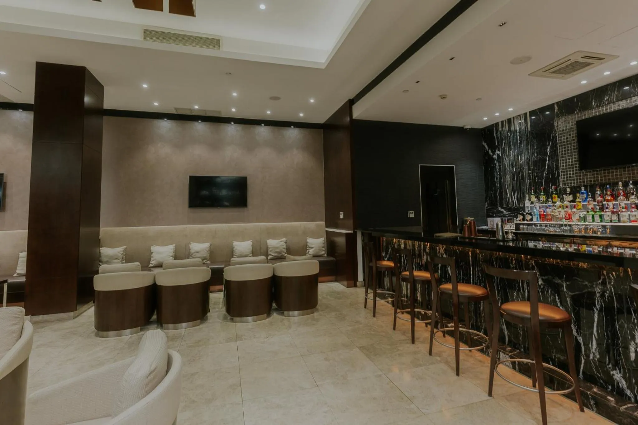 Lounge or bar in Crowne Plaza Nairobi Airport by IHG