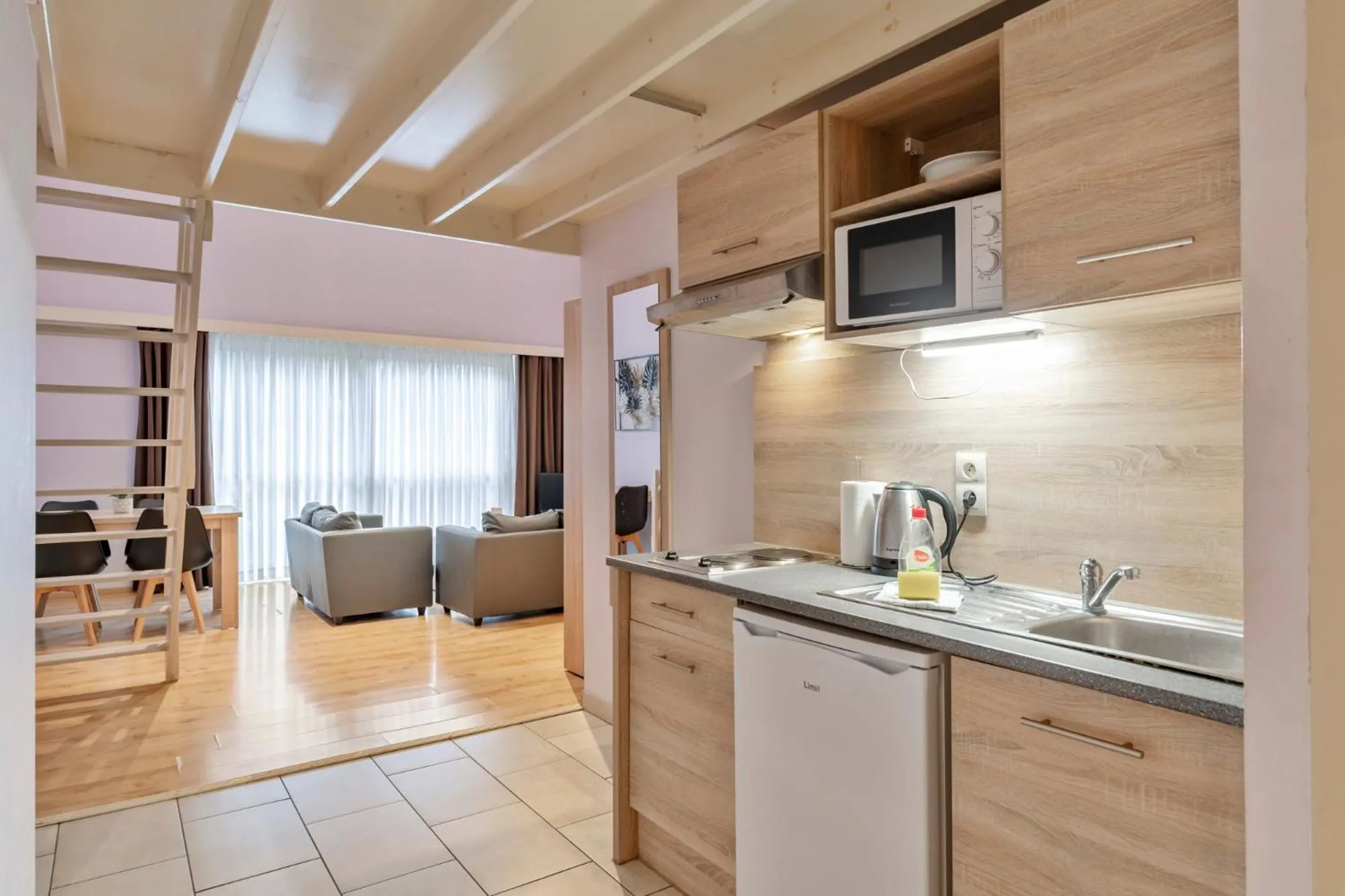 Kitchen or kitchenette in Ambassador Suites Leuven