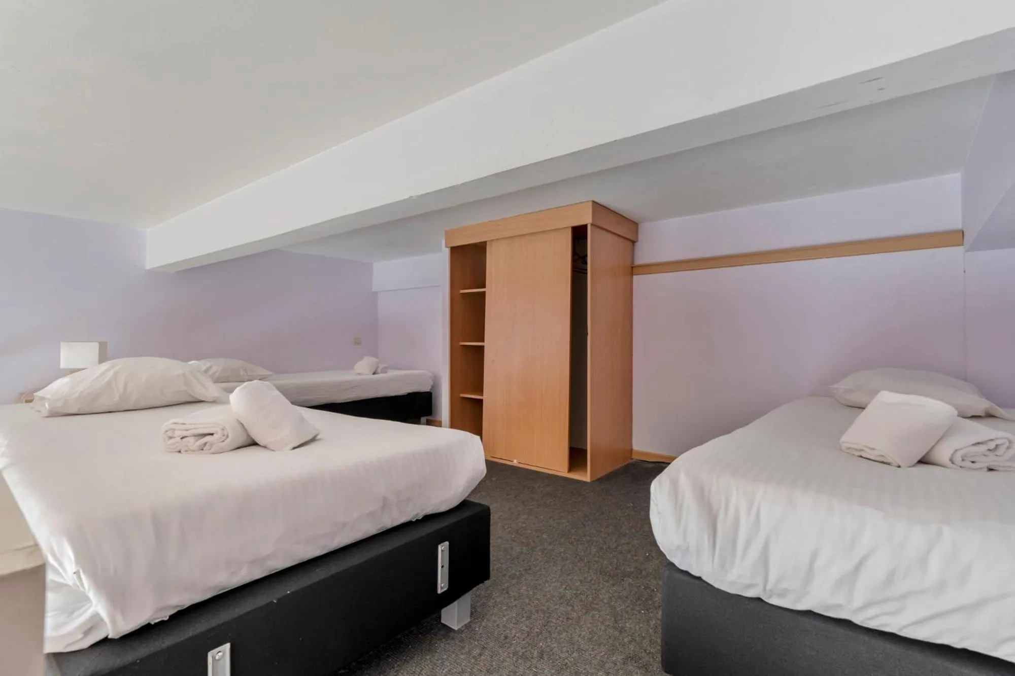 Toilet, Bed in Ambassador Suites Leuven