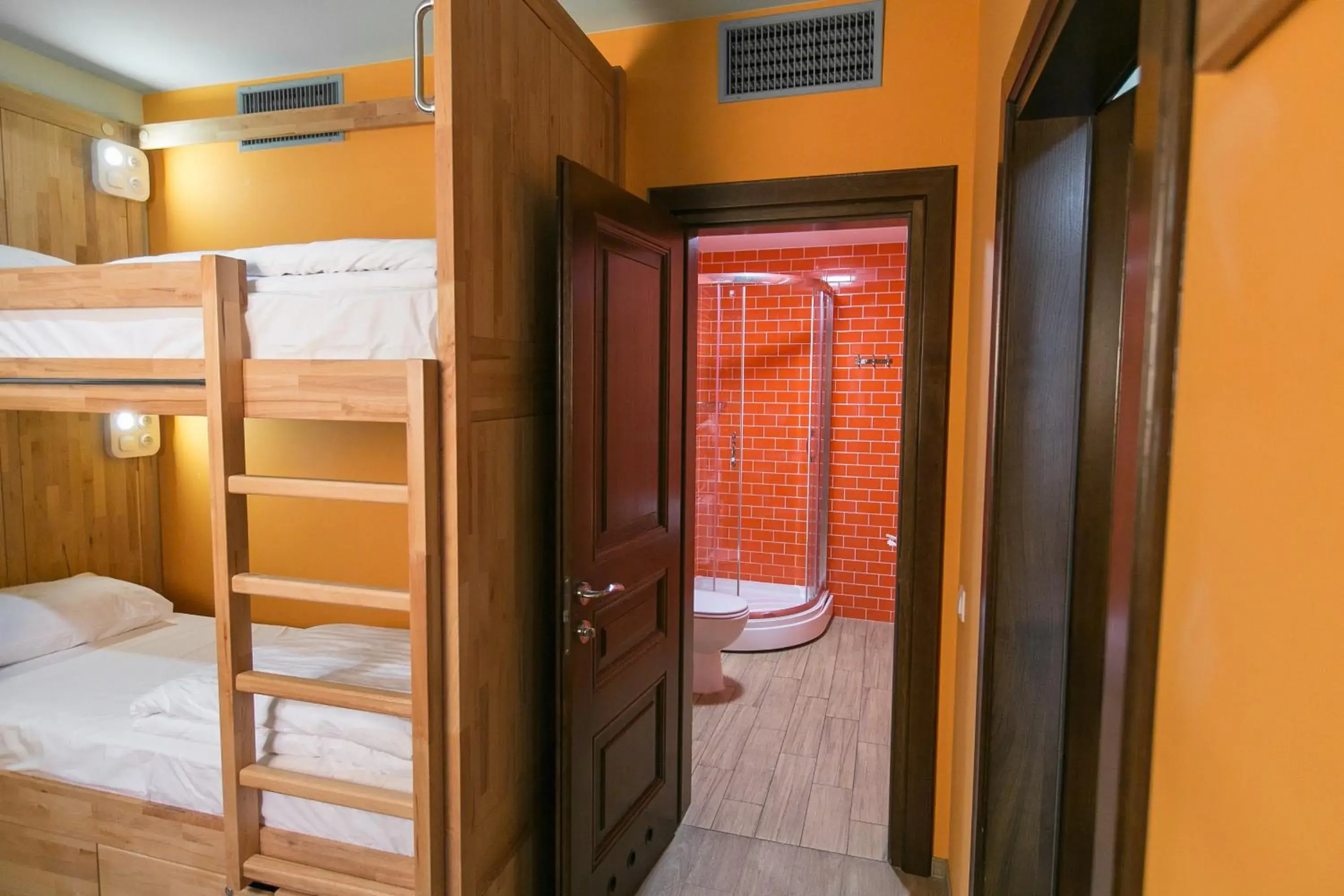 Bed in 10-Bed Mixed Dormitory Room in DREAM Hostel Lviv Bed in 10-Bed Mixed Dormitory Room in DREAM Hostel Lviv