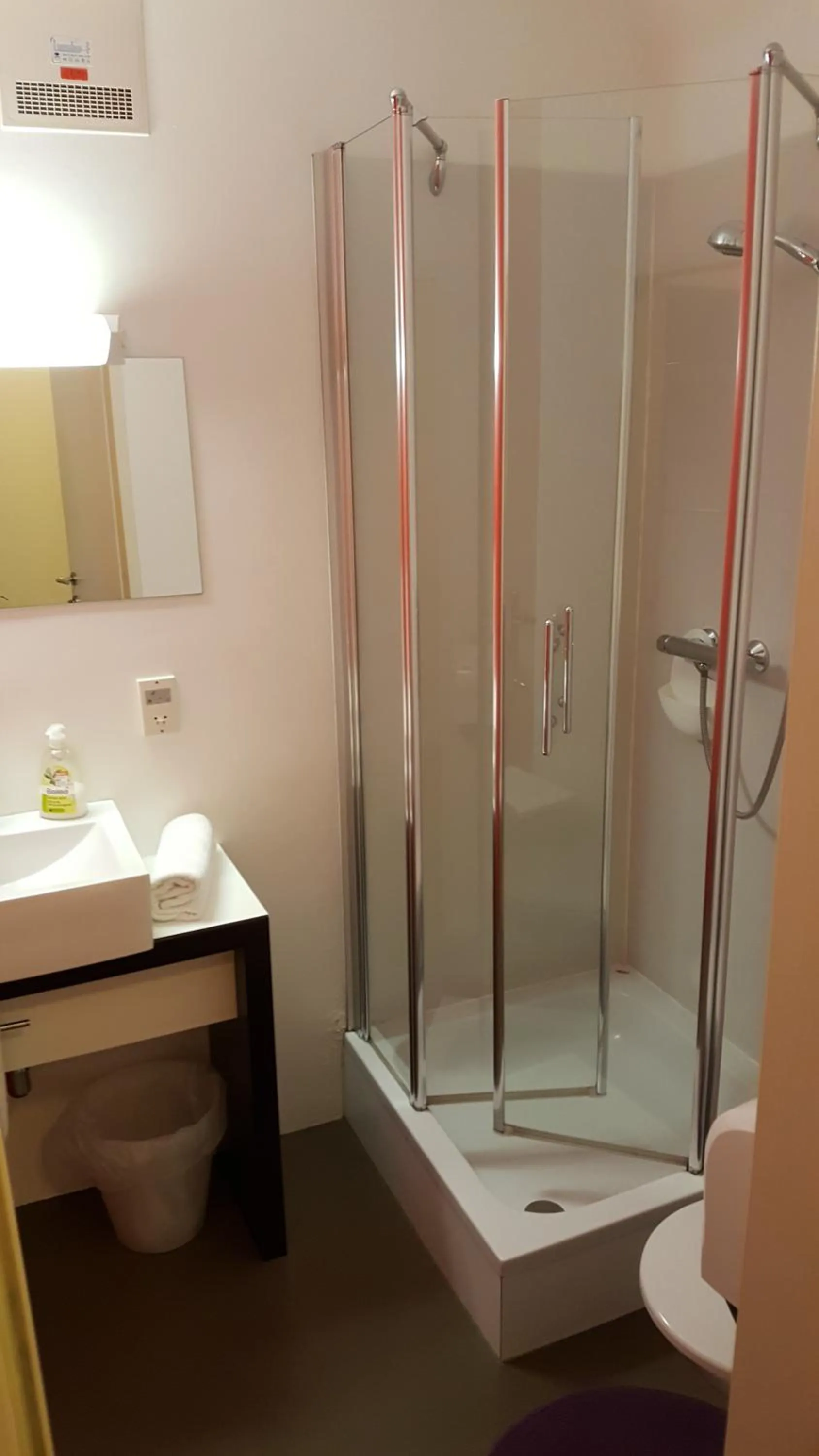 Bathroom in Landgasthof Steinmühl Hofbauer Frühstückspension und Campingplatz