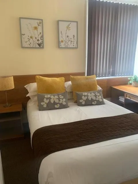 Bed in The Dickens Bar & Inn