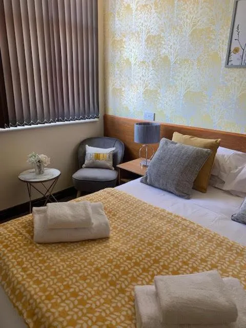 Bed in The Dickens Bar & Inn