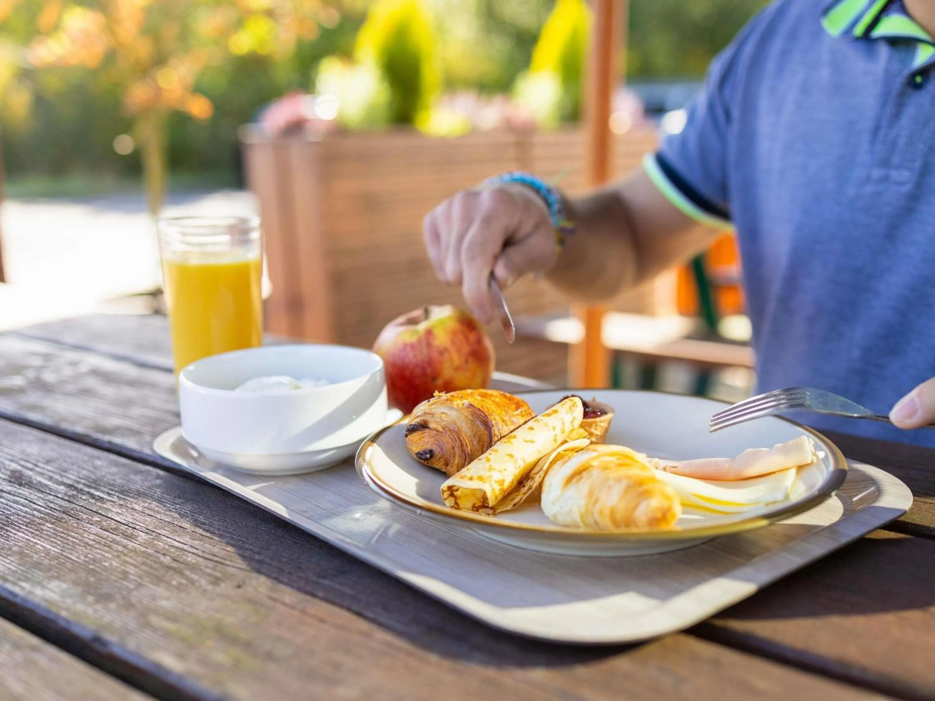 Bedroom in ibis Budget Charleroi Airport