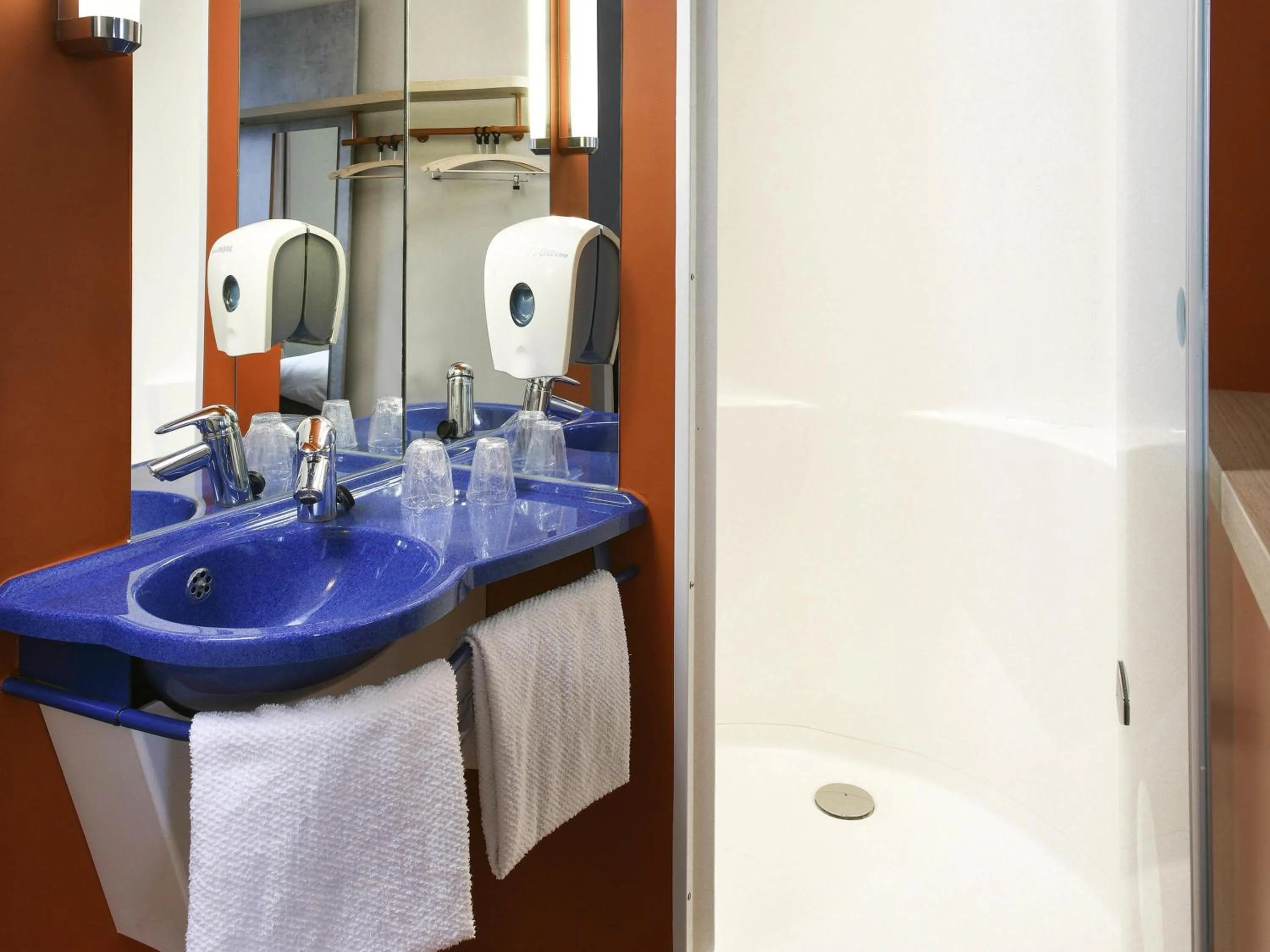 Bedroom in ibis Budget Charleroi Airport