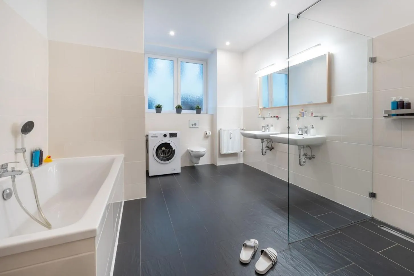 Bathroom in BENSIMON apartments Mitte - Moabit