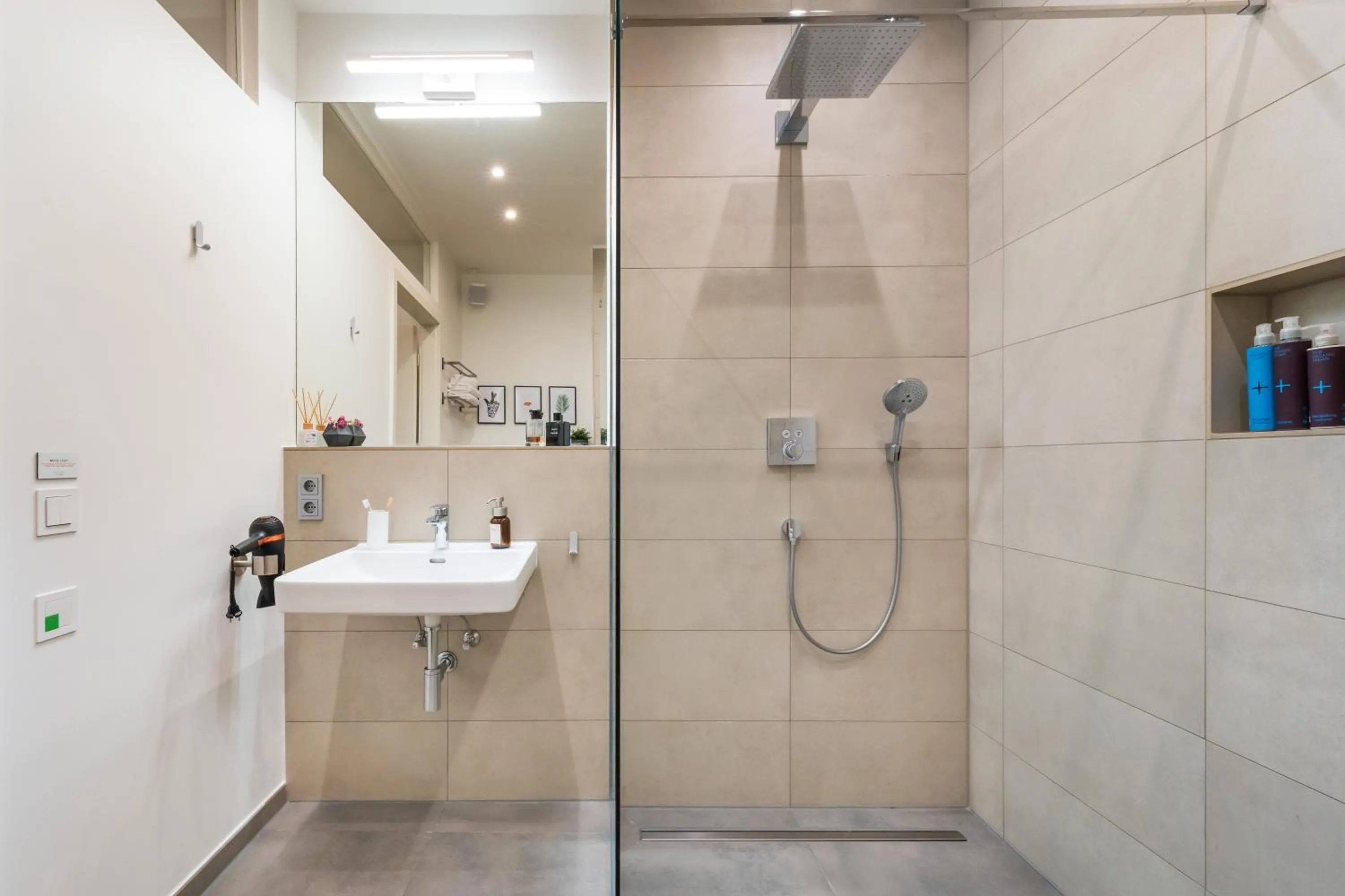 Shower in BENSIMON apartments Mitte - Moabit