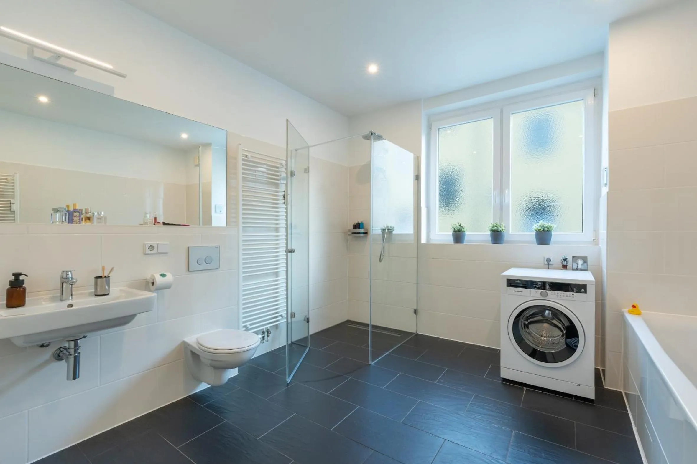 Toilet in BENSIMON apartments Mitte - Moabit