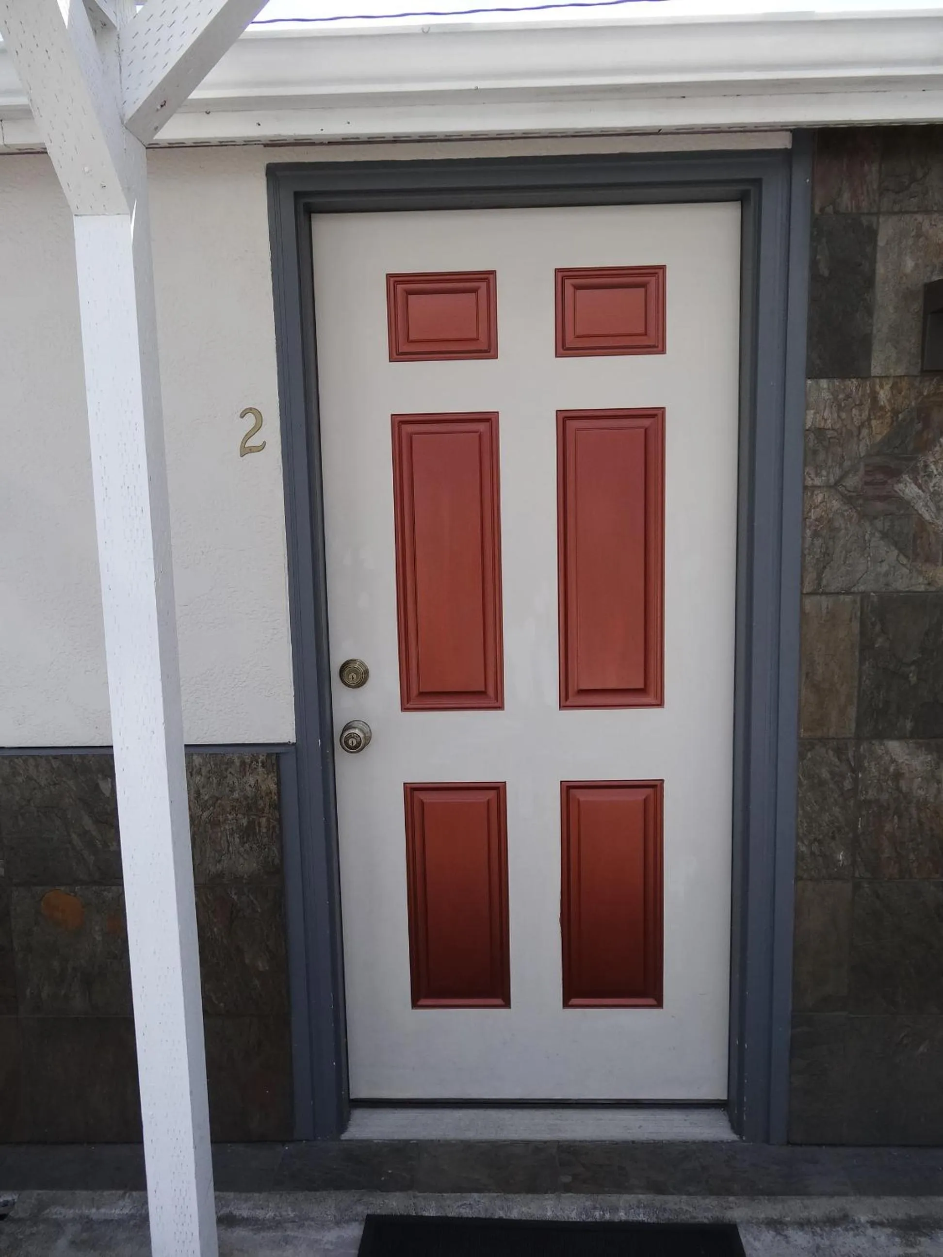 Facade/entrance in Itty Bitty Inn