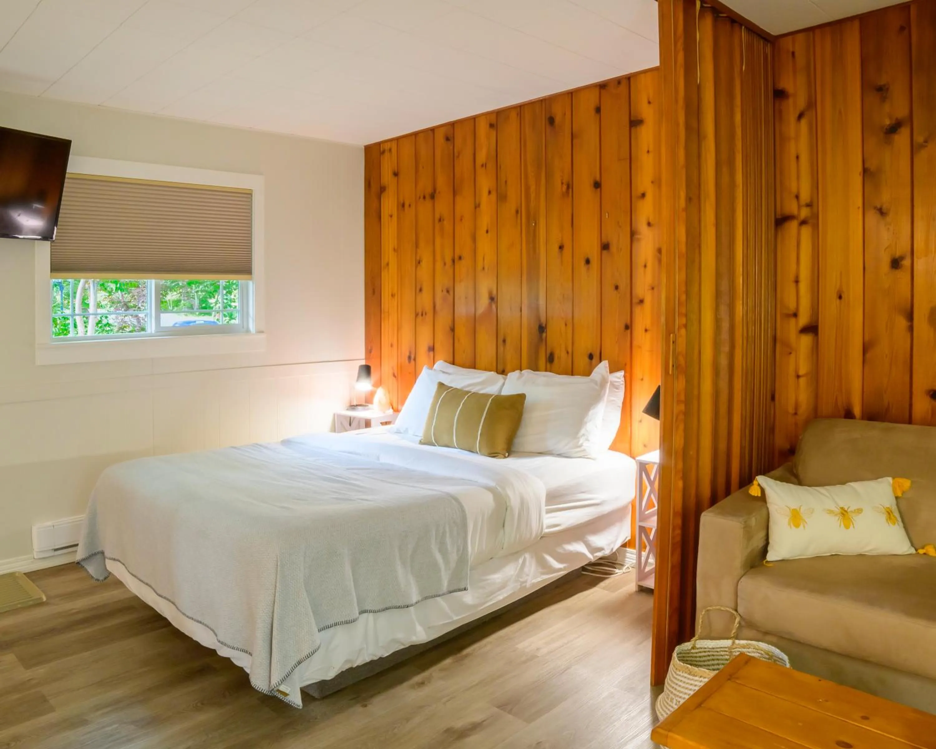 Bedroom, Bed in Barefoot Villas and Retreat
