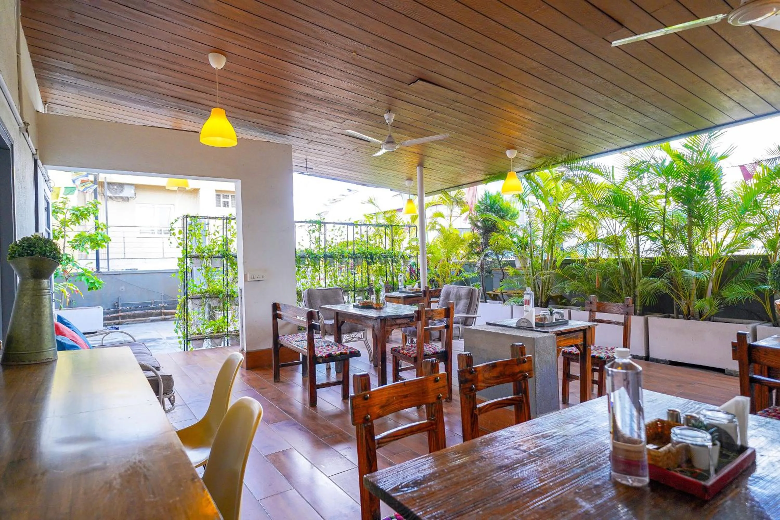 Restaurant/places to eat in Open Hotel by Olive - Utse Suites