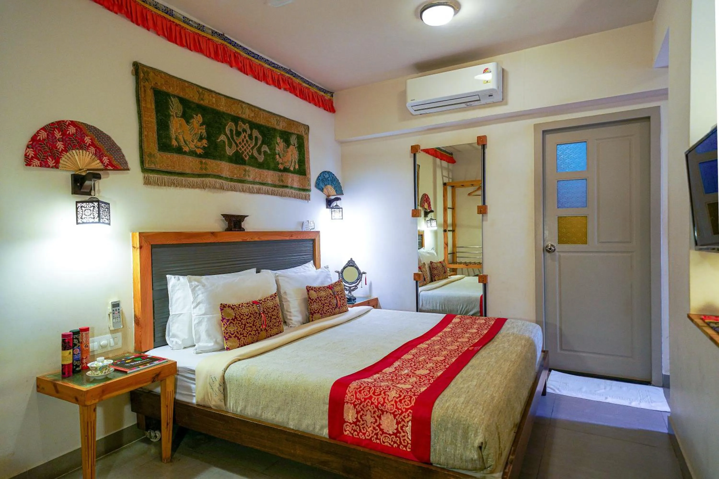 Bed in Open Hotel by Olive - Utse Suites