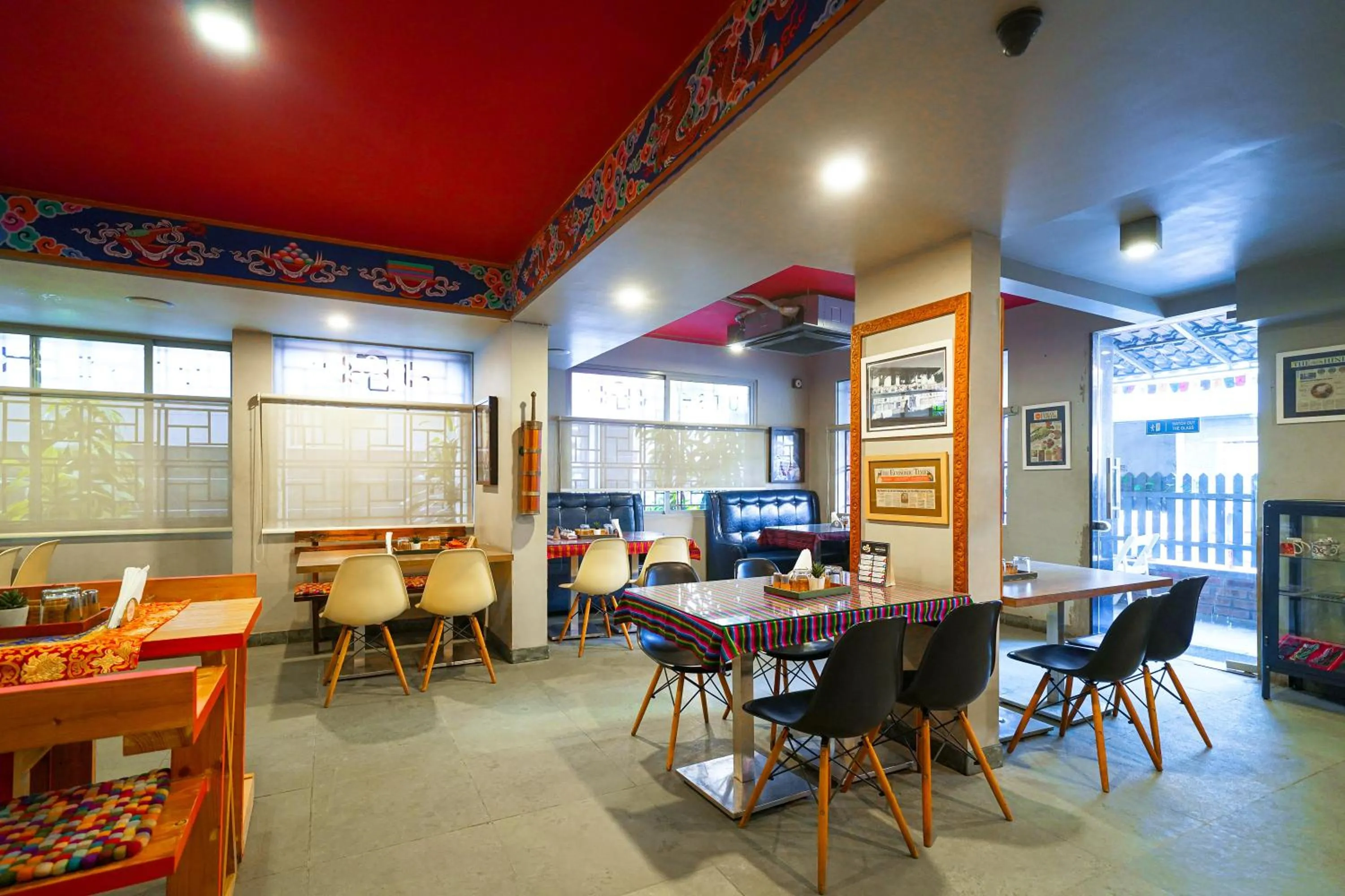 Restaurant/places to eat in Open Hotel by Olive - Utse Suites