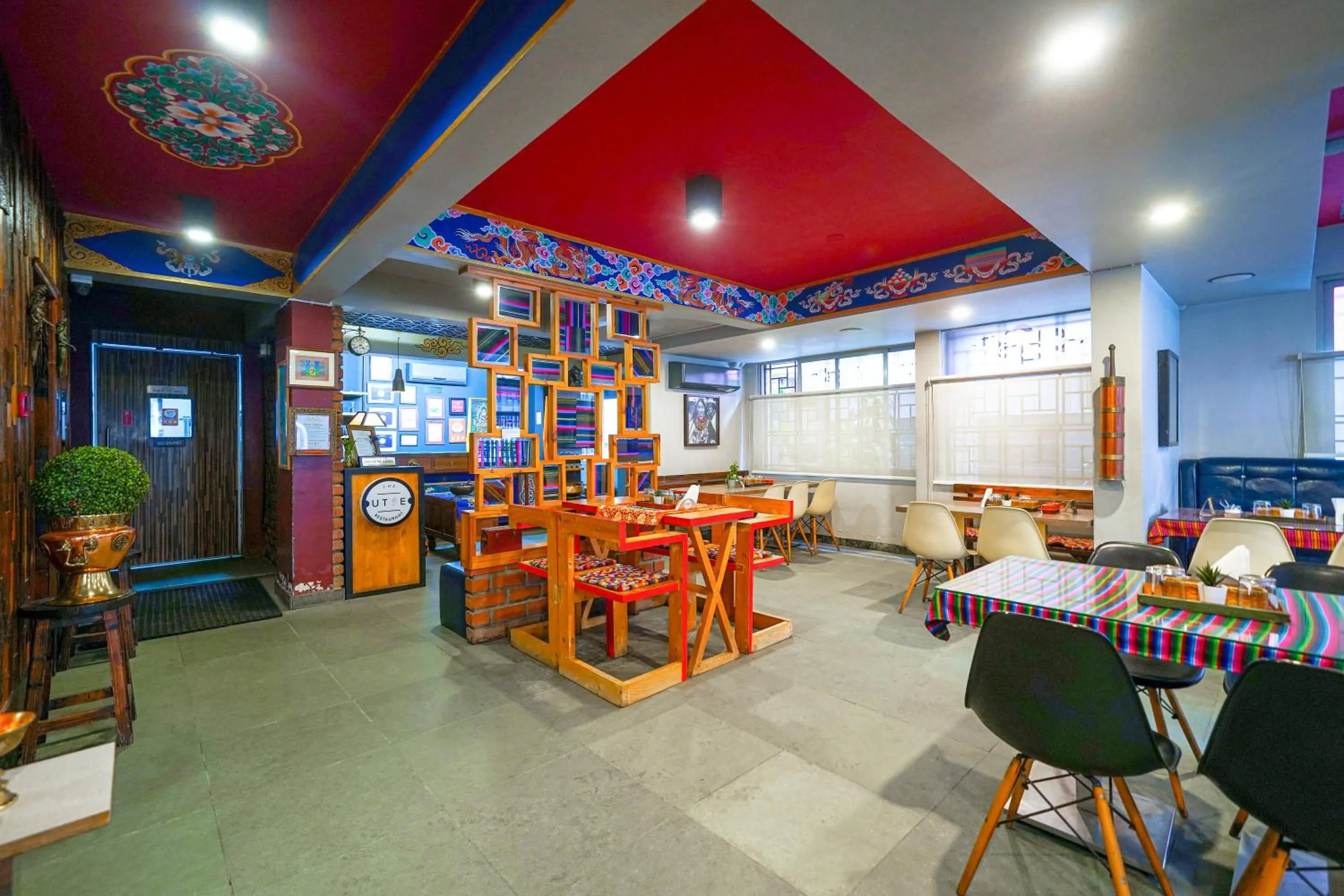 Restaurant/places to eat in Open Hotel by Olive - Utse Suites