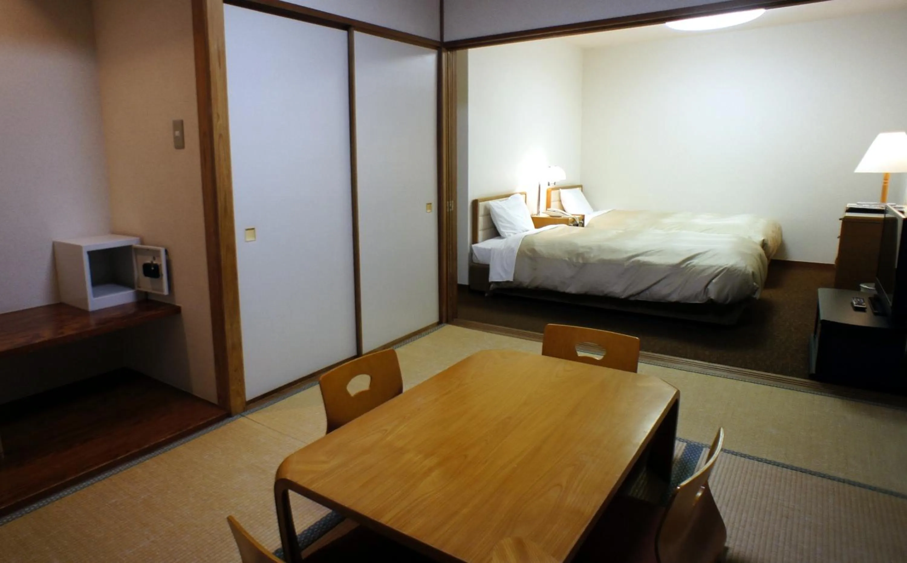 Photo of the whole room, Bed in Wisterian Life Club Verde no Mori