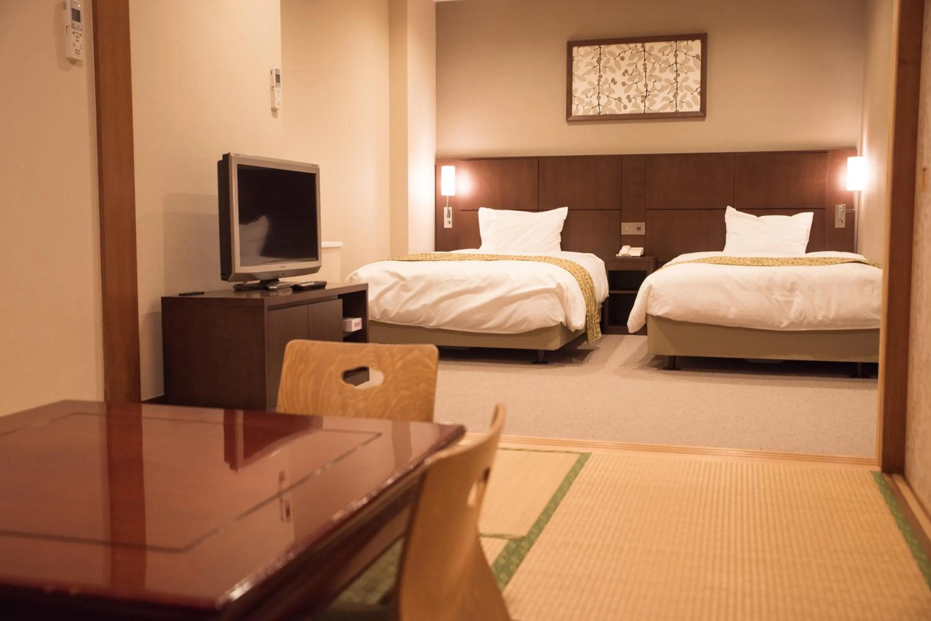 Photo of the whole room, Bed in Wisterian Life Club Verde no Mori