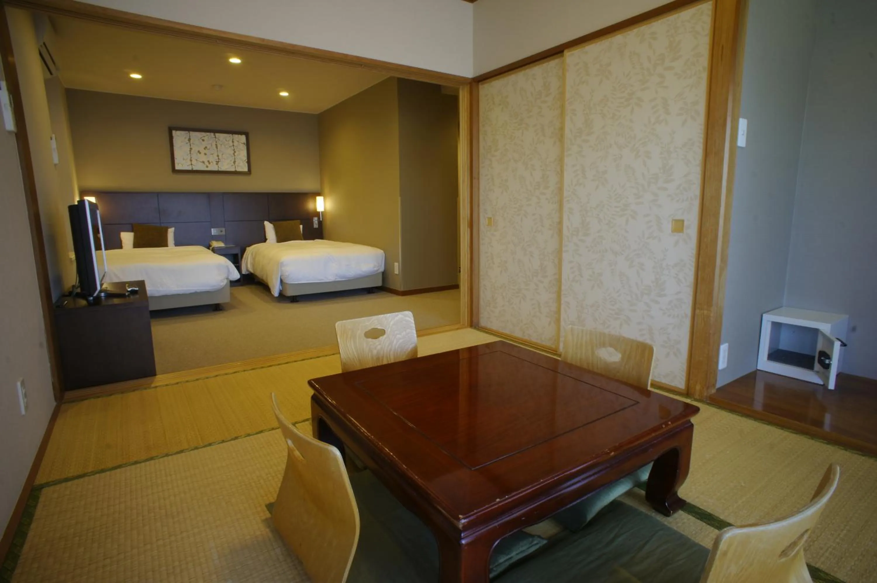 Photo of the whole room, Bed in Wisterian Life Club Verde no Mori