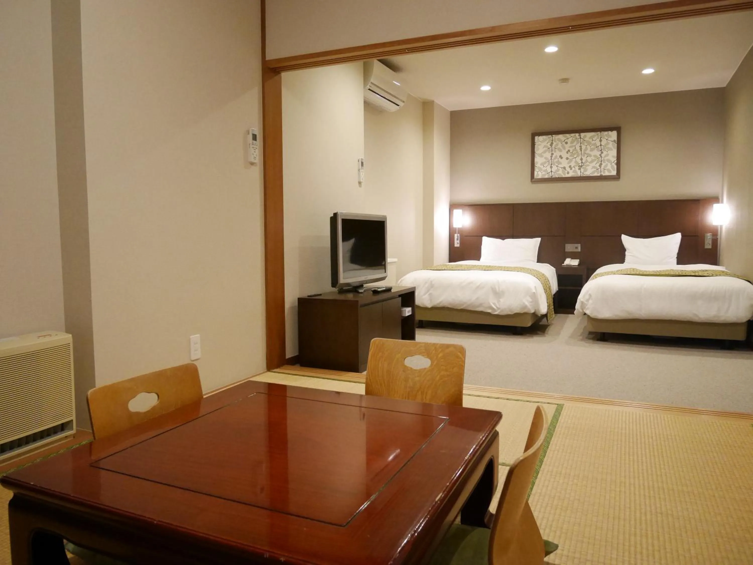 Photo of the whole room, Bed in Wisterian Life Club Verde no Mori